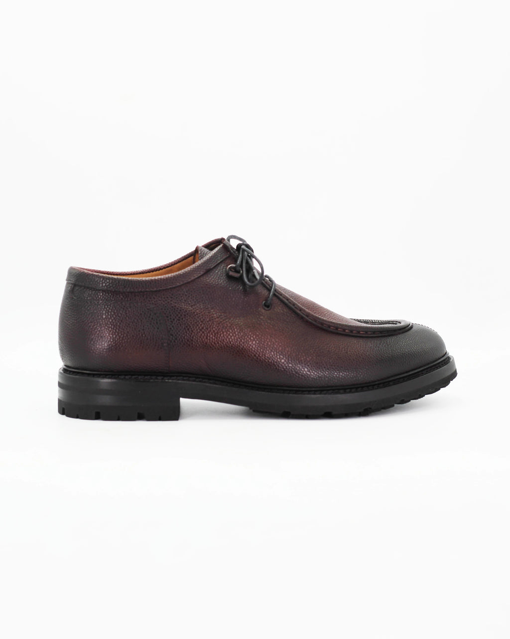The Men's Derby Shoe in Leather Burgundy is a classic lace-up dress shoe with a refined edge. Crafted from rich burgundy leather, it strikes the perfect balance between formal and everyday wear.

The open-lacing derby construction offers a slightly more relaxed fit than an Oxford, making it as comfortable as it is sharp.
&nbsp;
Style: Derby
Feature: Hammered Effect
Colour: Burgundy
Material: Calf Leather
Sole Material: Rubber&nbsp;

Code: BRU12150