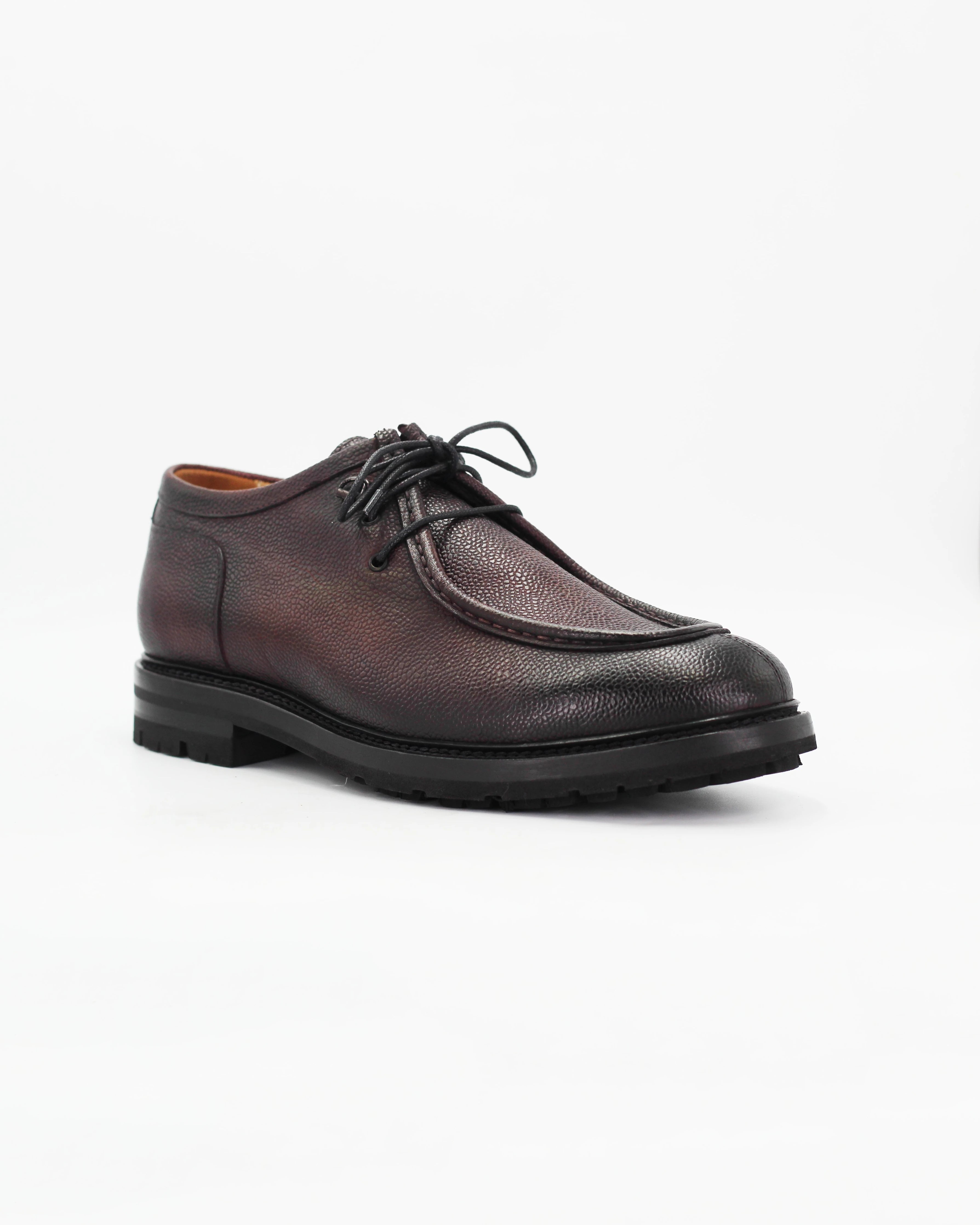 The Men's Derby Shoe in Leather Burgundy is a classic lace-up dress shoe with a refined edge. Crafted from rich burgundy leather, it strikes the perfect balance between formal and everyday wear.

The open-lacing derby construction offers a slightly more relaxed fit than an Oxford, making it as comfortable as it is sharp.
&nbsp;
Style: Derby
Feature: Hammered Effect
Colour: Burgundy
Material: Calf Leather
Sole Material: Rubber&nbsp;

Code: BRU12150