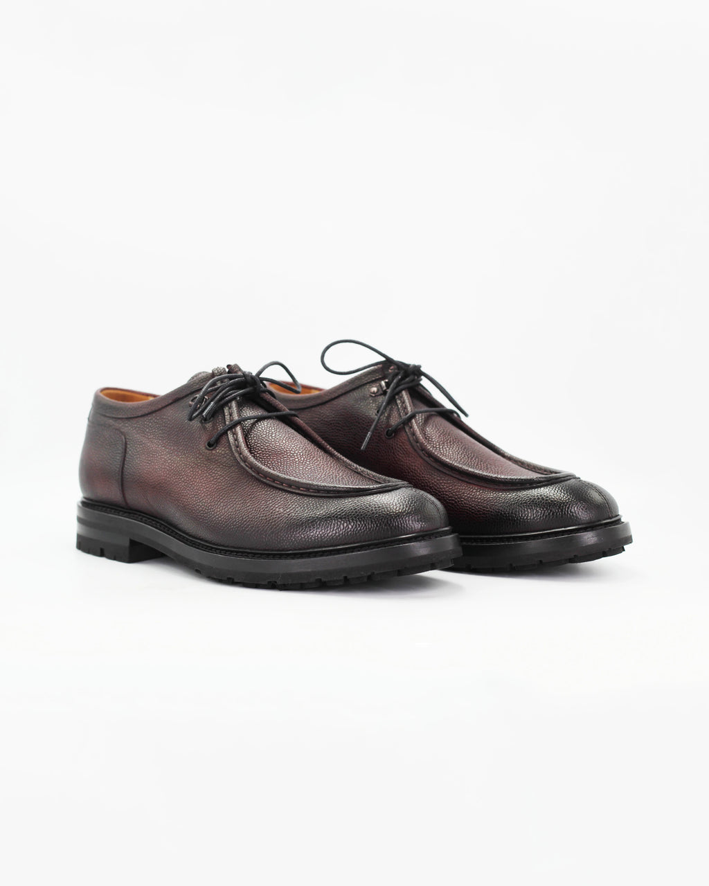 The Men's Derby Shoe in Leather Burgundy is a classic lace-up dress shoe with a refined edge. Crafted from rich burgundy leather, it strikes the perfect balance between formal and everyday wear.

The open-lacing derby construction offers a slightly more relaxed fit than an Oxford, making it as comfortable as it is sharp.
&nbsp;
Style: Derby
Feature: Hammered Effect
Colour: Burgundy
Material: Calf Leather
Sole Material: Rubber&nbsp;

Code: BRU12150