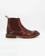 The Men's Brogue Chelsea Boot in Leather Cuoio Brown&nbsp;combines the ease of a Chelsea boot with the craftsmanship of classic brogue detailing. The wingtip broguing and hand-stitched welt give this boot serious character, while the rich tan leather develops a beautiful patina over time.

Elastic side panels make it effortless to slip on, and the rugged lugged sole ensures it holds up season after season.

&nbsp;
Style: Chelsea Boot
Feature: Brogue
Colour: Cuoio Brown
Material: Calf Leather
Sole Material: 