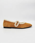 Shop the ESE6018 ballerina flat in tan suede calf leather. Italian-made with cosy faux fur trim, a buckle strap, and rubber sole. Warm everyday elegance.