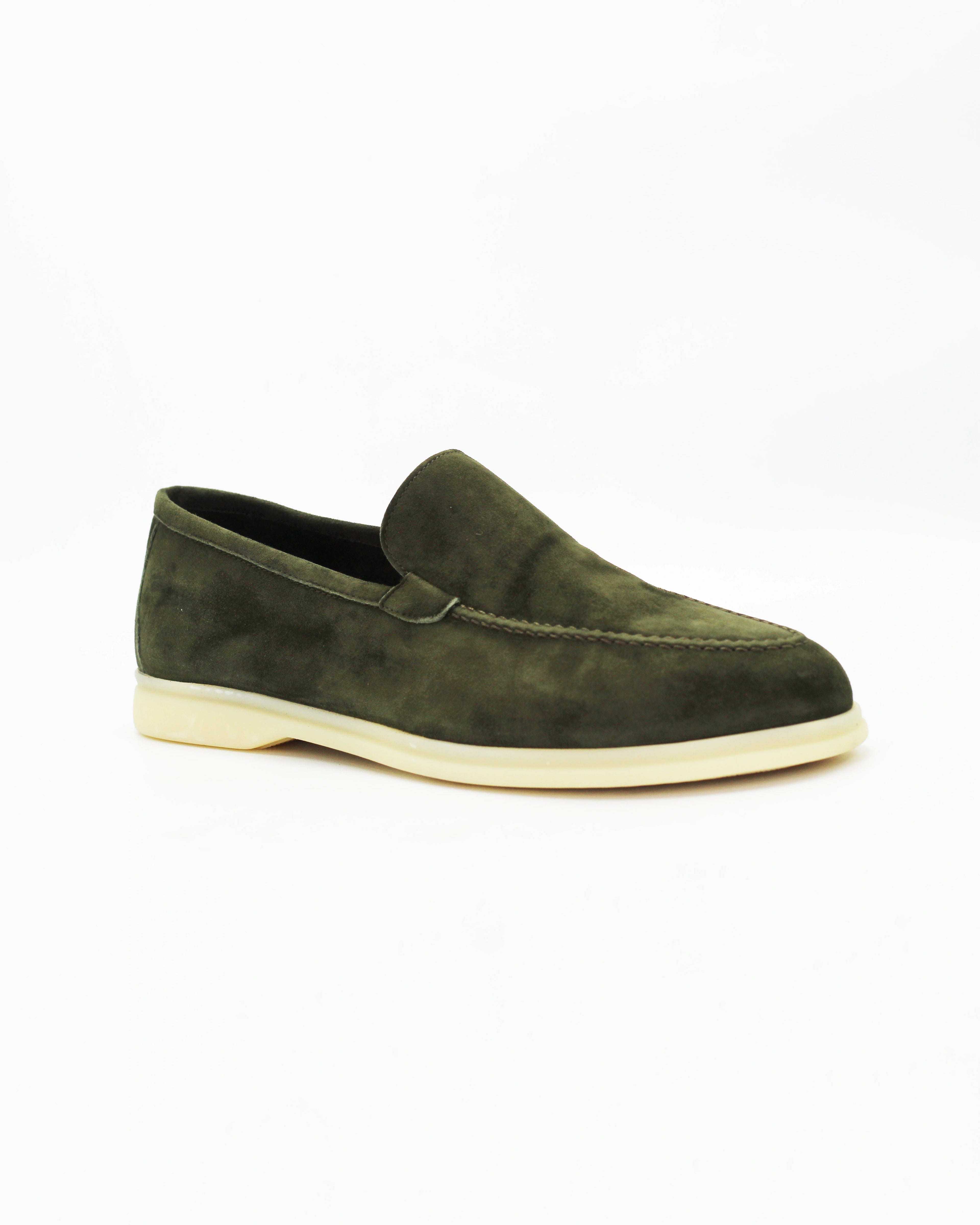 Shop the UO32017 slip-on loafer in olive suede calf leather. Italian-made with a soft unstructured silhouette and rubber sole. Laid-back everyday elegance.