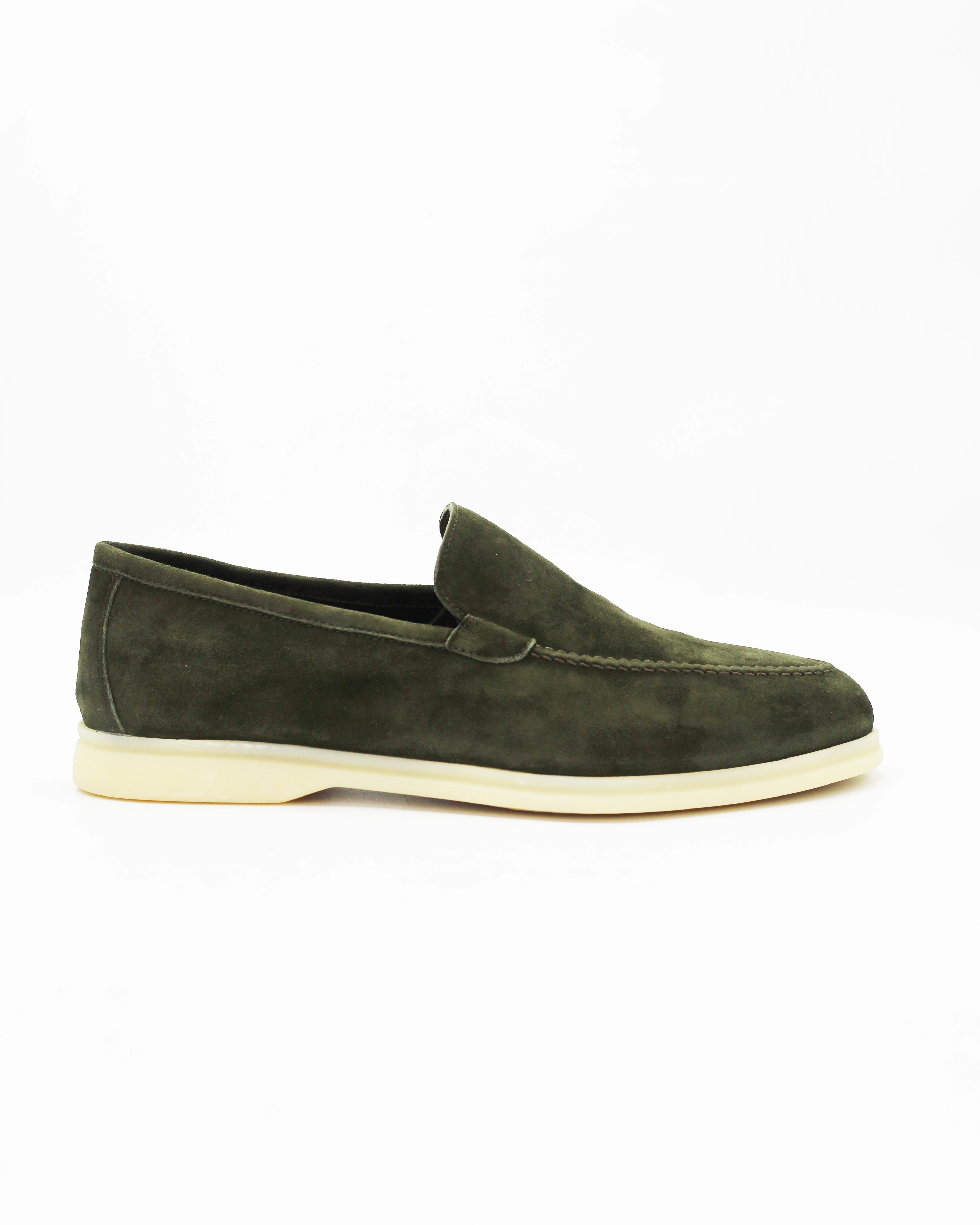 Shop the UO32017 slip-on loafer in olive suede calf leather. Italian-made with a soft unstructured silhouette and rubber sole. Laid-back everyday elegance.