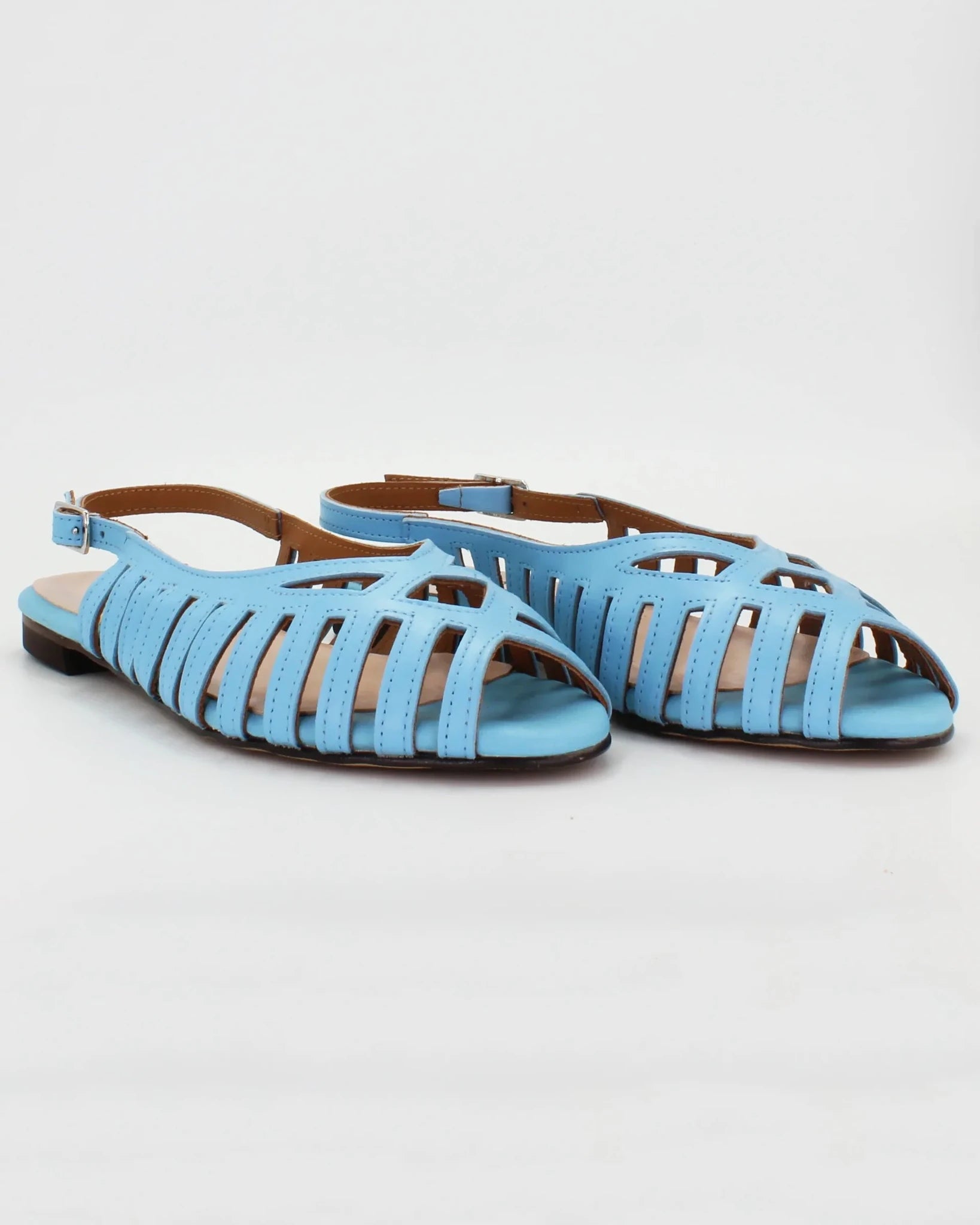 Shop Handmade Italian Leather pump in blue (G692) or browse our range of hand-made Italian shoes in leather or suede in-store at Aliverti Cape Town, or shop online. We deliver in South Africa & offer multiple payment plans as well as accept multiple safe & secure payment methods.