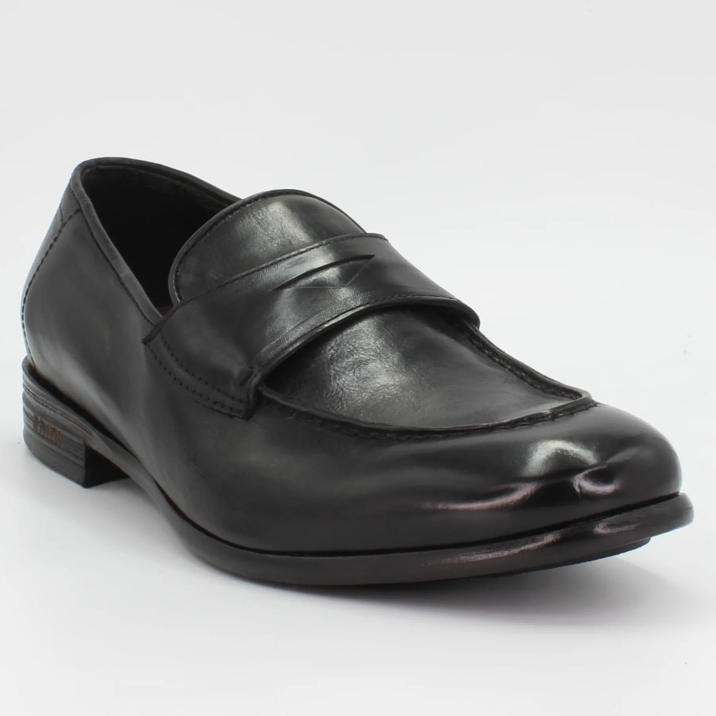 Shop Handmade Italian Leather moccasin in nero (JP37012/6) or browse our range of hand-made Italian shoes for men in leather or suede in-store at Aliverti Cape Town, or shop online. We deliver in South Africa & offer multiple payment plans as well as accept multiple safe & secure payment methods.