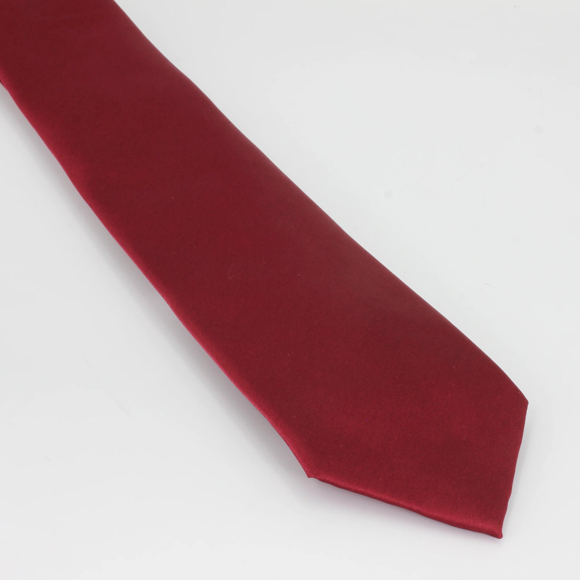 Shop Men's Classic Formal Tie in Red or browse our range of ties for men in a variety of colours in-store at Aliverti Cape Town, or shop online. We deliver in South Africa & offer multiple payment plans as well as accept multiple safe & secure payment methods.