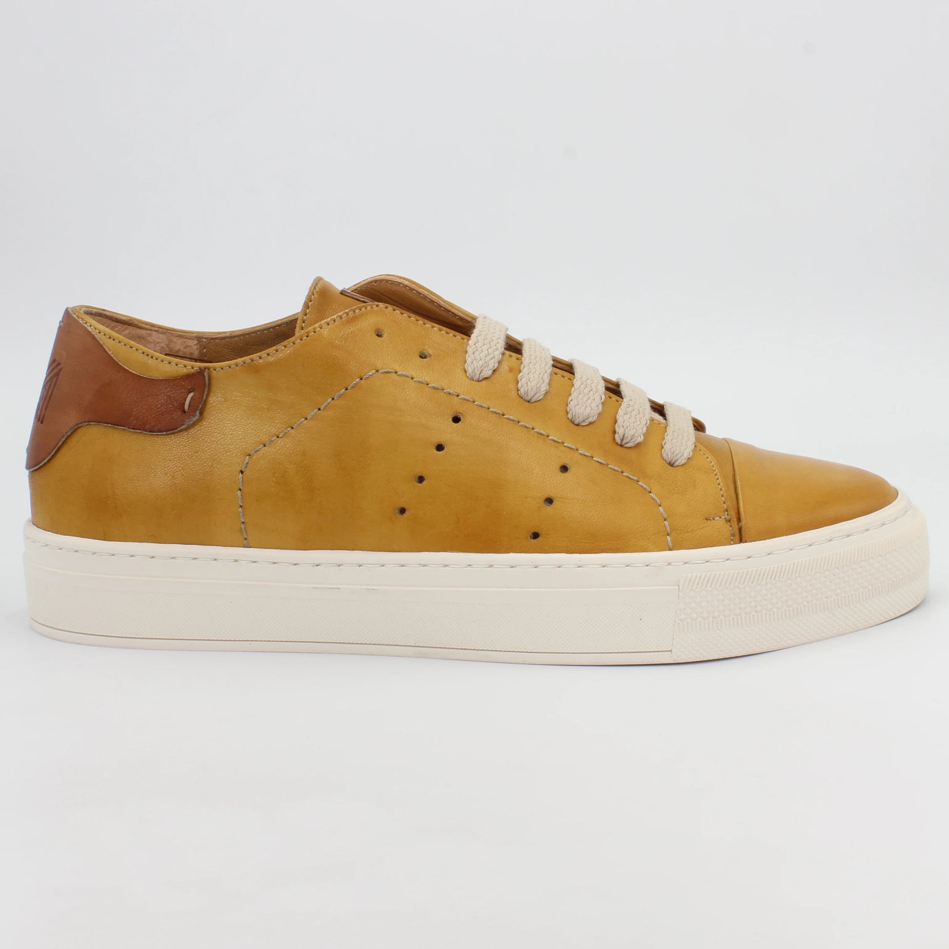 Italy sneaker store sales