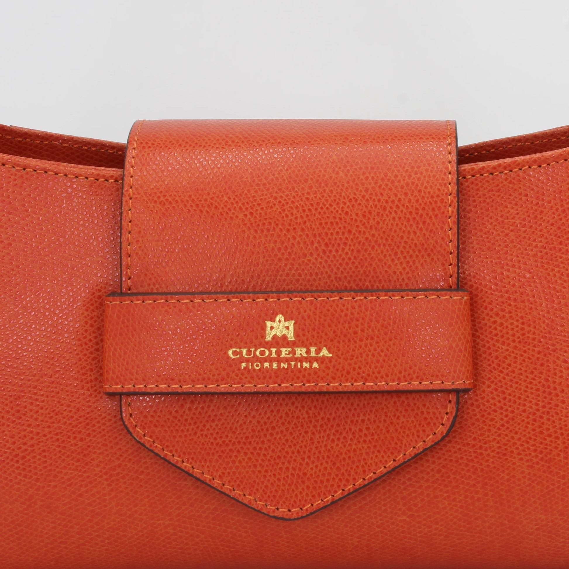 Shop Womens Italian-made Leather small shoulder handbag in arancio bruciato (B000005932420) or browse our range of hand-made Italian handbags for women in-store at Aliverti Cape Town, or shop online.   We deliver in South Africa & offer multiple payment plans as well as accept multiple safe & secure payment methods.
