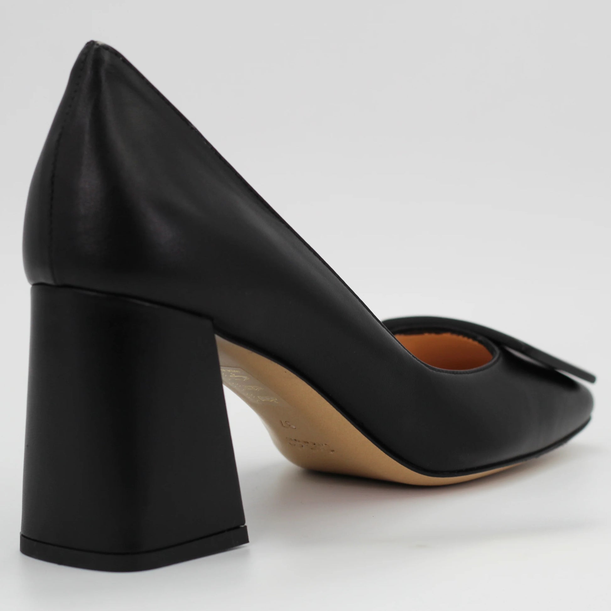 Shop Handmade Italian Leather block heel in black (MP1710) or browse our range of hand-made Italian shoes in leather or suede in-store at Aliverti Cape Town, or shop online. We deliver in South Africa & offer multiple payment plans as well as accept multiple safe & secure payment methods.