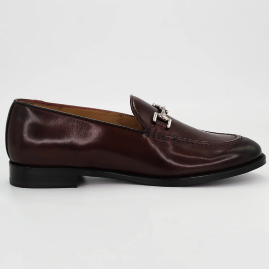 Shop Handmade Italian Leather moccasin in bordeaux (BRD9426) or browse our range of hand-made Italian shoes in leather or suede in-store at Aliverti Cape Town, or shop online. We deliver in South Africa & offer multiple payment plans as well as accept multiple safe & secure payment methods.