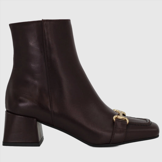 Shop Handmade Italian Leather block heel in bordeaux (NADIA2) or browse our range of hand-made Italian shoes in leather or suede in-store at Aliverti Cape Town, or shop online. We deliver in South Africa & offer multiple payment plans as well as accept multiple safe & secure payment methods.