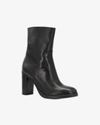 Shop Handmade Italian Leather heeled boot in nero (GC8553) or browse our range of hand-made Italian shoes in leather or suede in-store at Aliverti Cape Town, or shop online. We deliver in South Africa & offer multiple payment plans as well as accept multiple safe & secure payment methods.