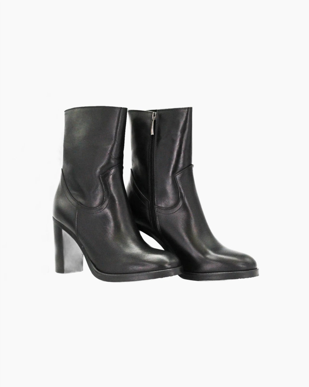 Shop Handmade Italian Leather heeled boot in nero (GC8553) or browse our range of hand-made Italian shoes in leather or suede in-store at Aliverti Cape Town, or shop online. We deliver in South Africa & offer multiple payment plans as well as accept multiple safe & secure payment methods.