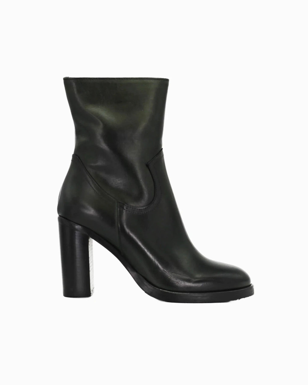 Shop Handmade Italian Leather heeled boot in nero (GC8553) or browse our range of hand-made Italian shoes in leather or suede in-store at Aliverti Cape Town, or shop online. We deliver in South Africa & offer multiple payment plans as well as accept multiple safe & secure payment methods.