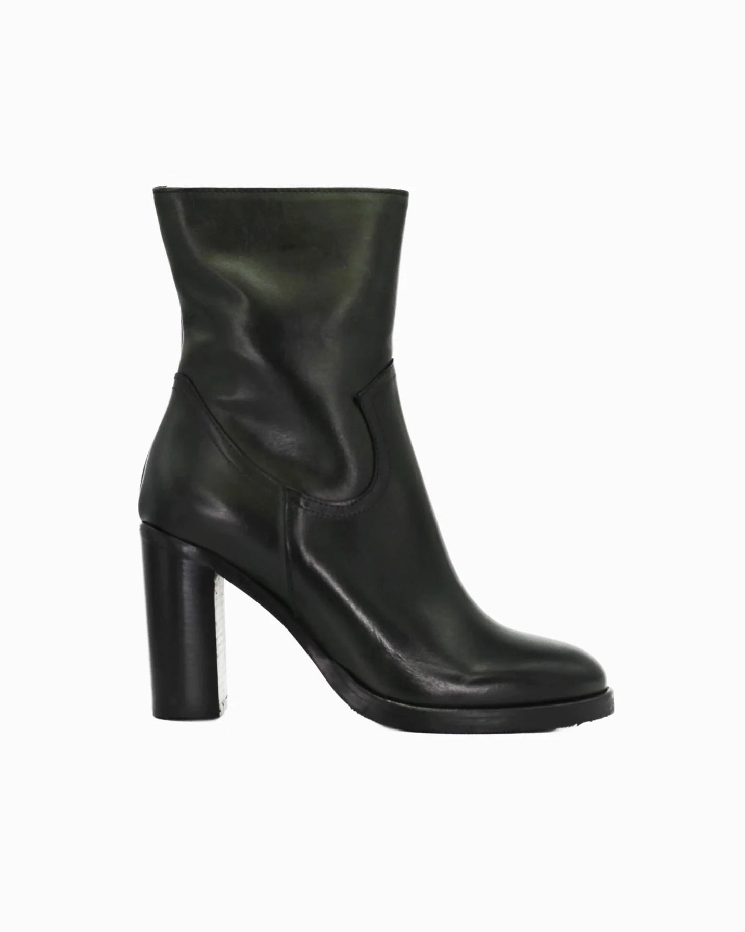 Shop Handmade Italian Leather heeled boot in nero (GC8553) or browse our range of hand-made Italian shoes in leather or suede in-store at Aliverti Cape Town, or shop online. We deliver in South Africa & offer multiple payment plans as well as accept multiple safe & secure payment methods.
