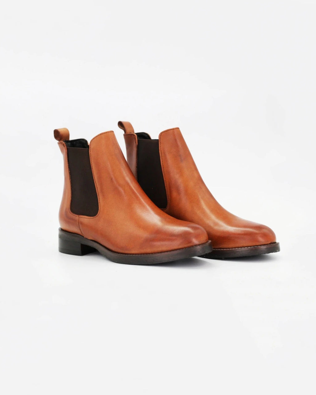 Shop Handmade Italian Leather helsea boot in cuoio (GC2030) or browse our range of hand-made Italian shoes in leather or suede in-store at Aliverti Cape Town, or shop online. We deliver in South Africa & offer multiple payment plans as well as accept multiple safe & secure payment methods.