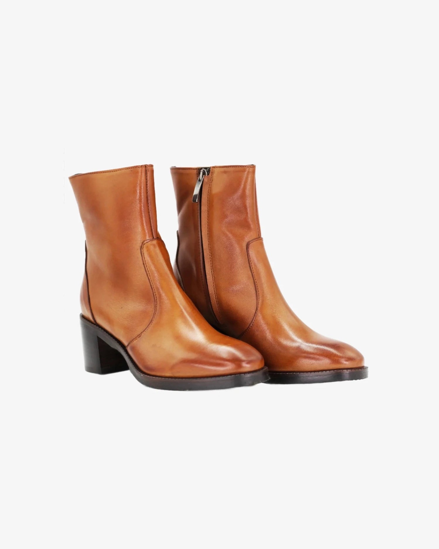 Shop Handmade Italian Leather heeled boot in tabacco (GC3411) or browse our range of hand-made Italian shoes in leather or suede in-store at Aliverti Cape Town, or shop online. We deliver in South Africa & offer multiple payment plans as well as accept multiple safe & secure payment methods.