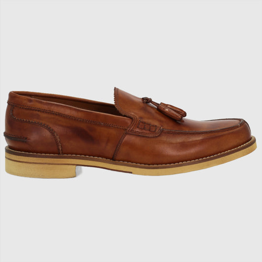 Shop Handmade Italian Leather Moccasin with Tassel in Cuoio (GRD302/B) or browse our range of hand-made Italian shoes in leather or suede in-store at Aliverti Cape Town, or shop online. We deliver in South Africa & offer multiple payment plans as well as accept multiple safe & secure payment methods.