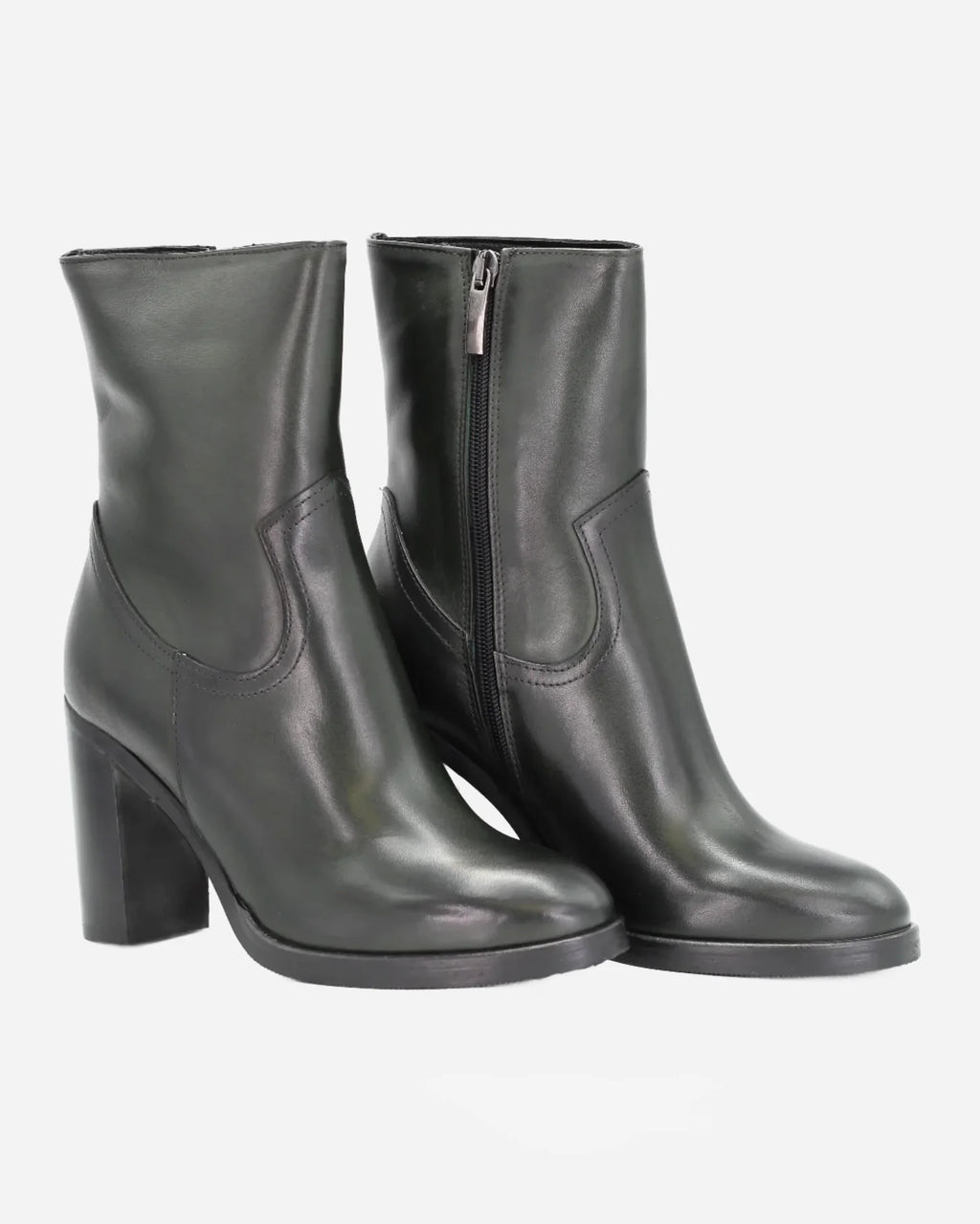 Shop Handmade Italian Leather heeled boot in jade (GC8553) or browse our range of hand-made Italian shoes in leather or suede in-store at Aliverti Cape Town, or shop online. We deliver in South Africa & offer multiple payment plans as well as accept multiple safe & secure payment methods.