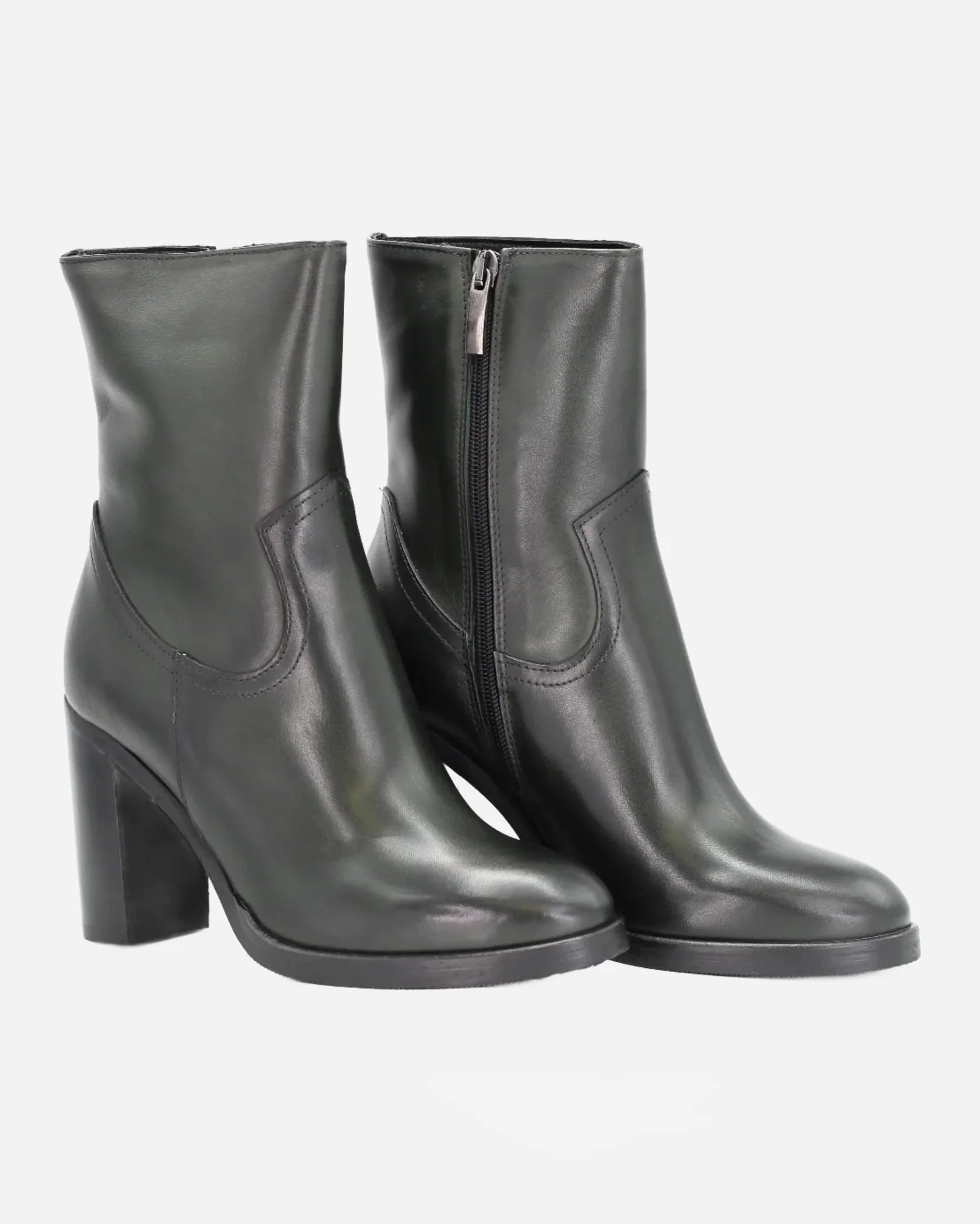 Shop Handmade Italian Leather heeled boot in jade (GC8553) or browse our range of hand-made Italian shoes in leather or suede in-store at Aliverti Cape Town, or shop online. We deliver in South Africa & offer multiple payment plans as well as accept multiple safe & secure payment methods.