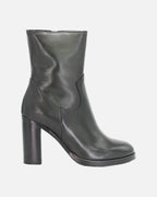 Shop Handmade Italian Leather heeled boot in jade (GC8553) or browse our range of hand-made Italian shoes in leather or suede in-store at Aliverti Cape Town, or shop online. We deliver in South Africa & offer multiple payment plans as well as accept multiple safe & secure payment methods.
