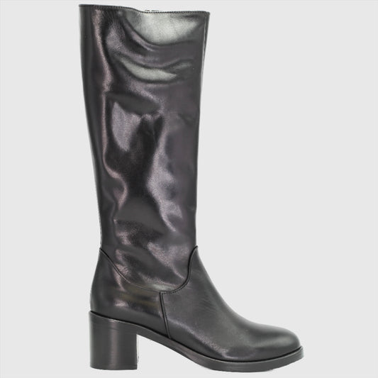 Shop Handmade Italian Leather equestrian boot in nero (GC2599) or browse our range of hand-made Italian shoes in leather or suede in-store at Aliverti Cape Town, or shop online. We deliver in South Africa & offer multiple payment plans as well as accept multiple safe & secure payment methods.