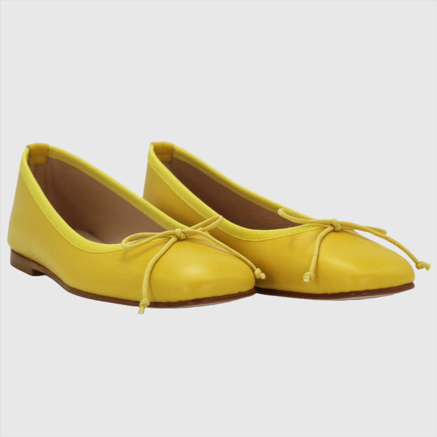 Shop Handmade Italian Leather Women's Ballerina Pump in Giallo (ESE485) or browse our range of hand-made Italian shoes in leather or suede in-store at Aliverti Cape Town, or shop online. We deliver in South Africa & offer multiple payment plans as well as accept multiple safe & secure payment methods.