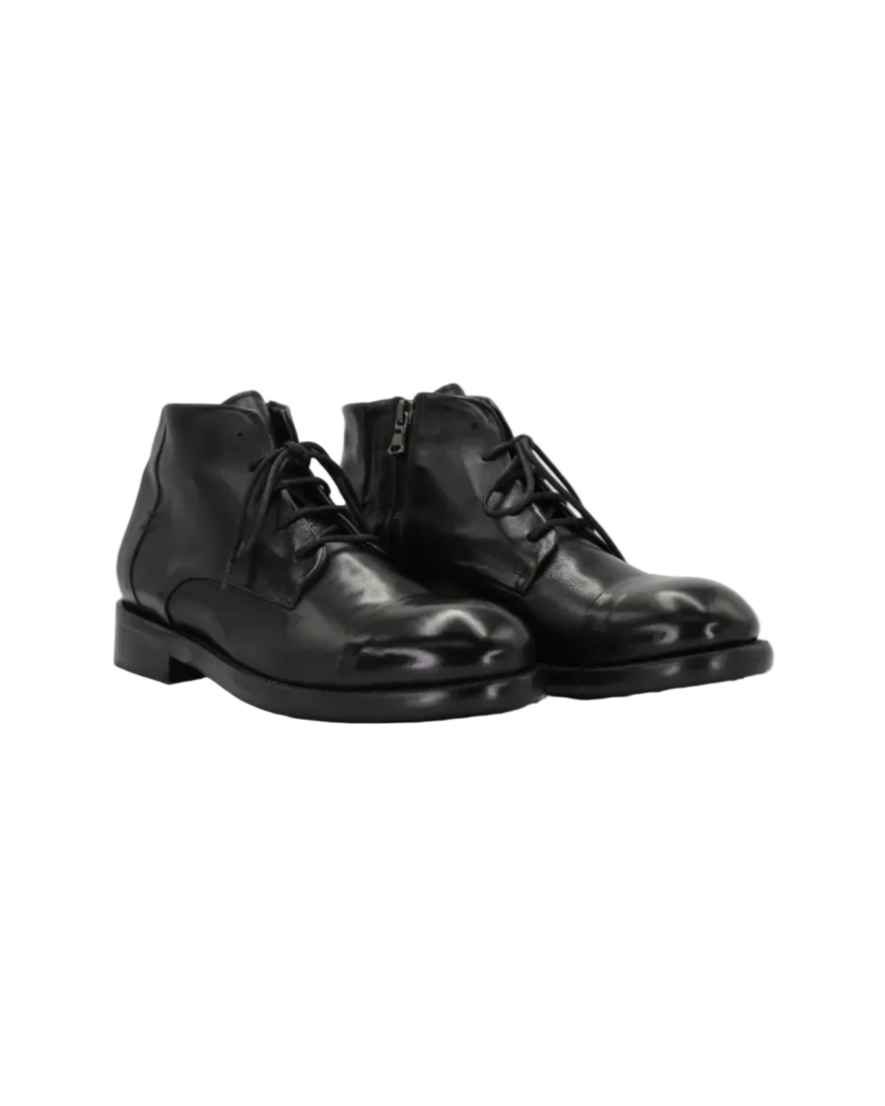 Shop Handmade Italian Leather Men's Lace-Up Ankle Boot in Nero (JPU36526/9) or browse our range of hand-made Italian shoes in leather or suede in-store at Aliverti Cape Town, or shop online. We deliver in South Africa & offer multiple payment plans as well as accept multiple safe & secure payment methods.