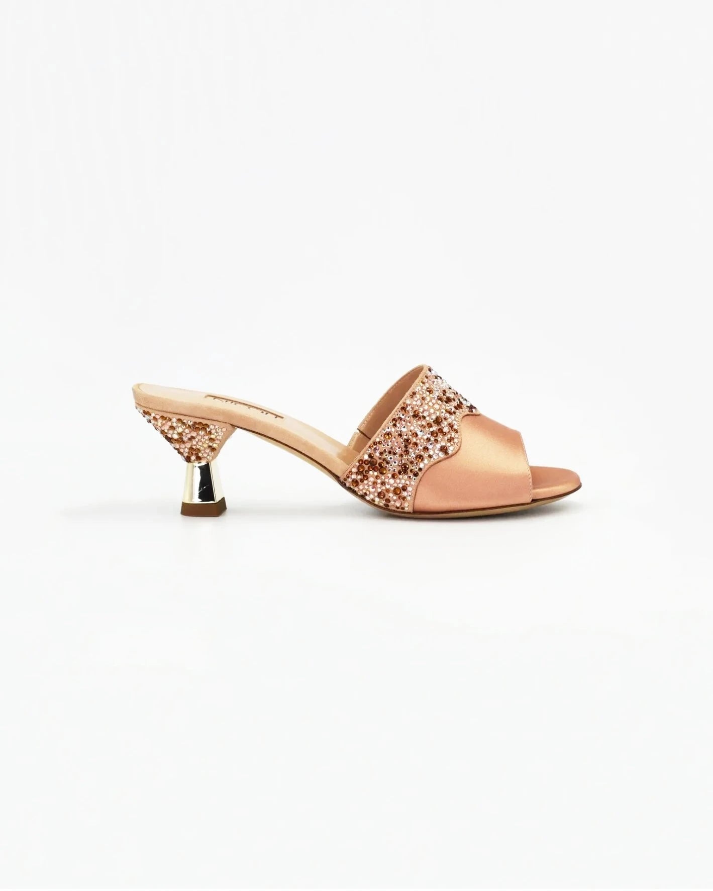Shop Handmade Italian Leather Women's kitten heel (ELHAIMA) or browse our range of hand-made Italian shoes in leather or suede in-store at Aliverti Cape Town, or shop online. We deliver in South Africa & offer multiple payment plans as well as accept multiple safe & secure payment methods.