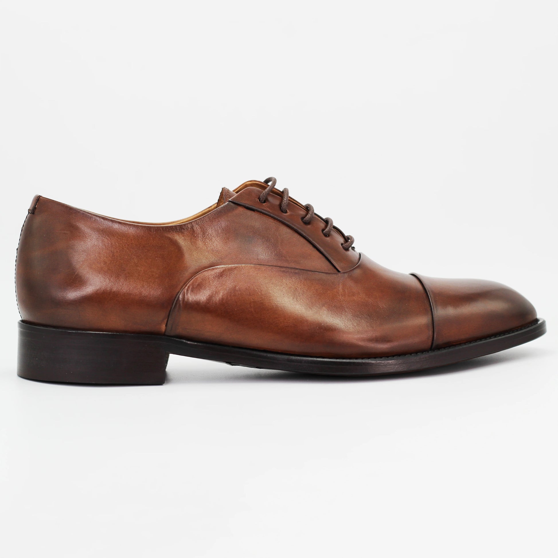 Shop Handmade Italian Leather men's oxford (BRU11278) or browse our range of hand-made Italian shoes in leather or suede in-store at Aliverti Cape Town, or shop online. We deliver in South Africa & offer multiple payment plans as well as accept multiple safe & secure payment methods.