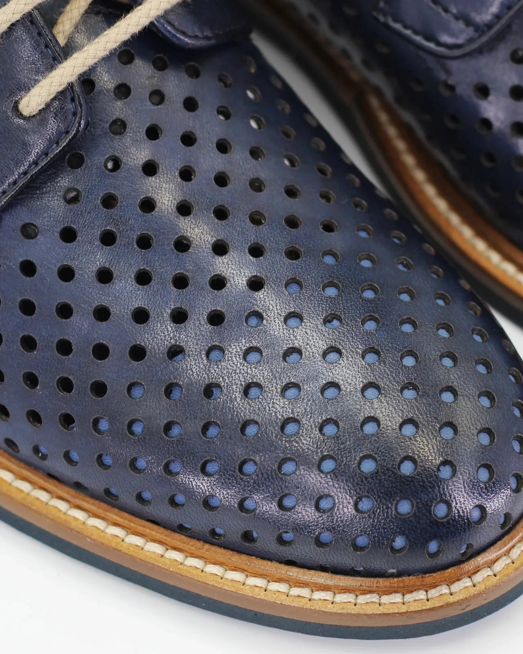 Shop women's derby in calf leather navy (BRU8523) or browse our range of men's Italian clothing and shoes in leather in-store at Aliverti Cape Town, or shop online. We deliver in South Africa & offer multiple payment plans as well as accept multiple safe & secure payment methods.