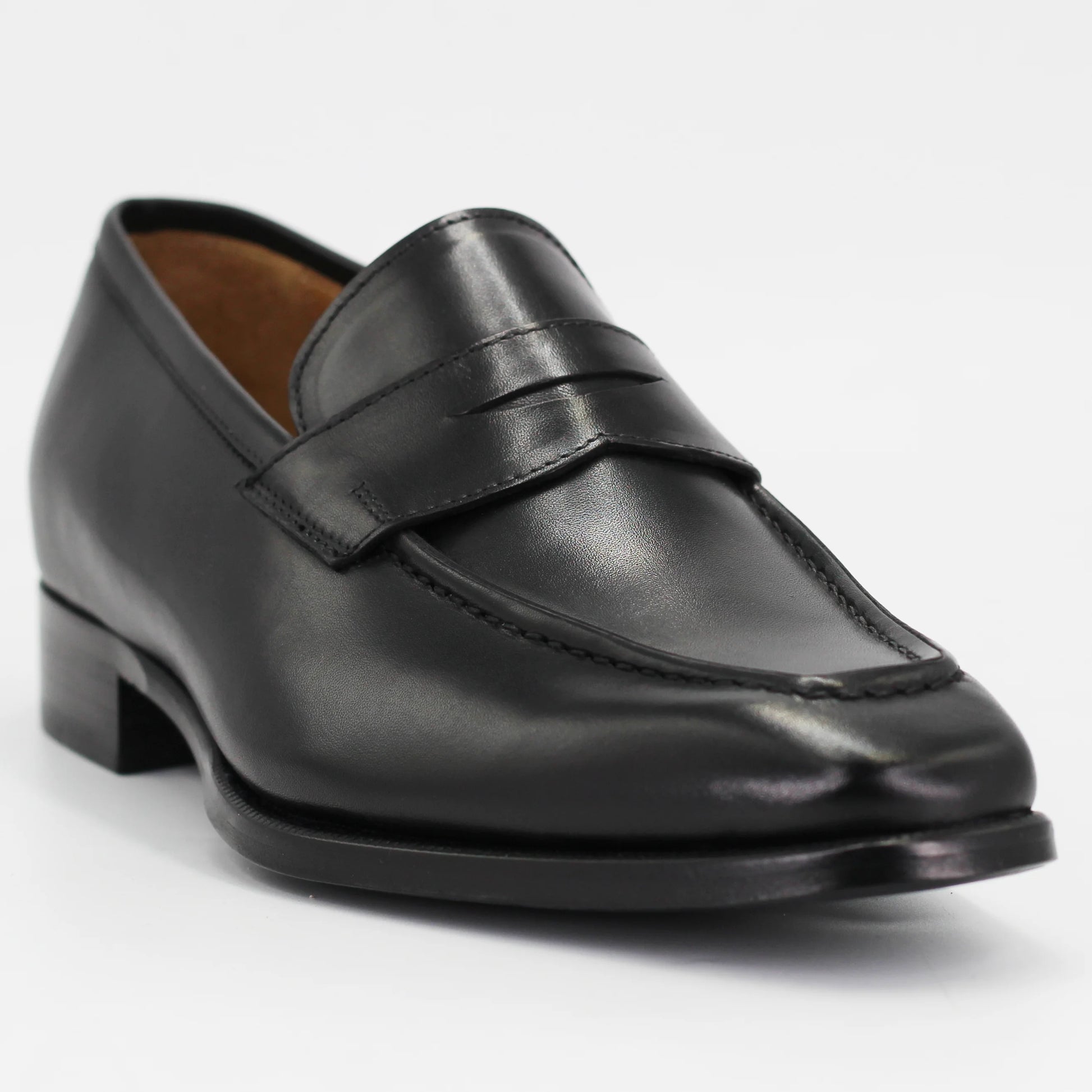 Shop men's pointed moccasin in calf leather nero (BRU8731) or browse our range of men's Italian clothing and shoes in leather in-store at Aliverti Cape Town, or shop online. We deliver in South Africa & offer multiple payment plans as well as accept multiple safe & secure payment methods.