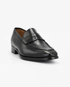 Shop men's pointed moccasin in calf leather nero (BRU8731) or browse our range of men's Italian clothing and shoes in leather in-store at Aliverti Cape Town, or shop online. We deliver in South Africa & offer multiple payment plans as well as accept multiple safe & secure payment methods.