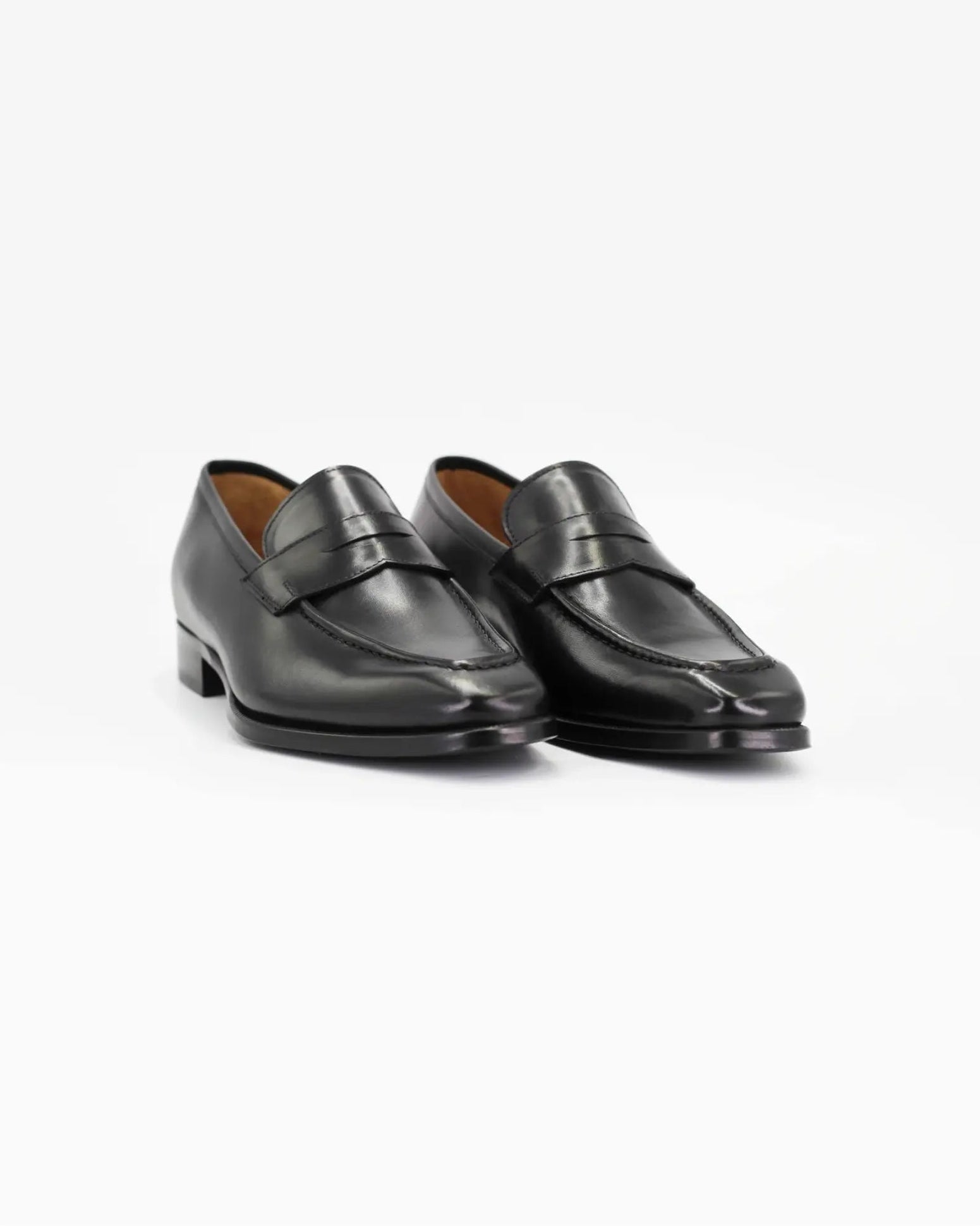 Shop men's pointed moccasin in calf leather nero (BRU8731) or browse our range of men's Italian clothing and shoes in leather in-store at Aliverti Cape Town, or shop online. We deliver in South Africa & offer multiple payment plans as well as accept multiple safe & secure payment methods.
