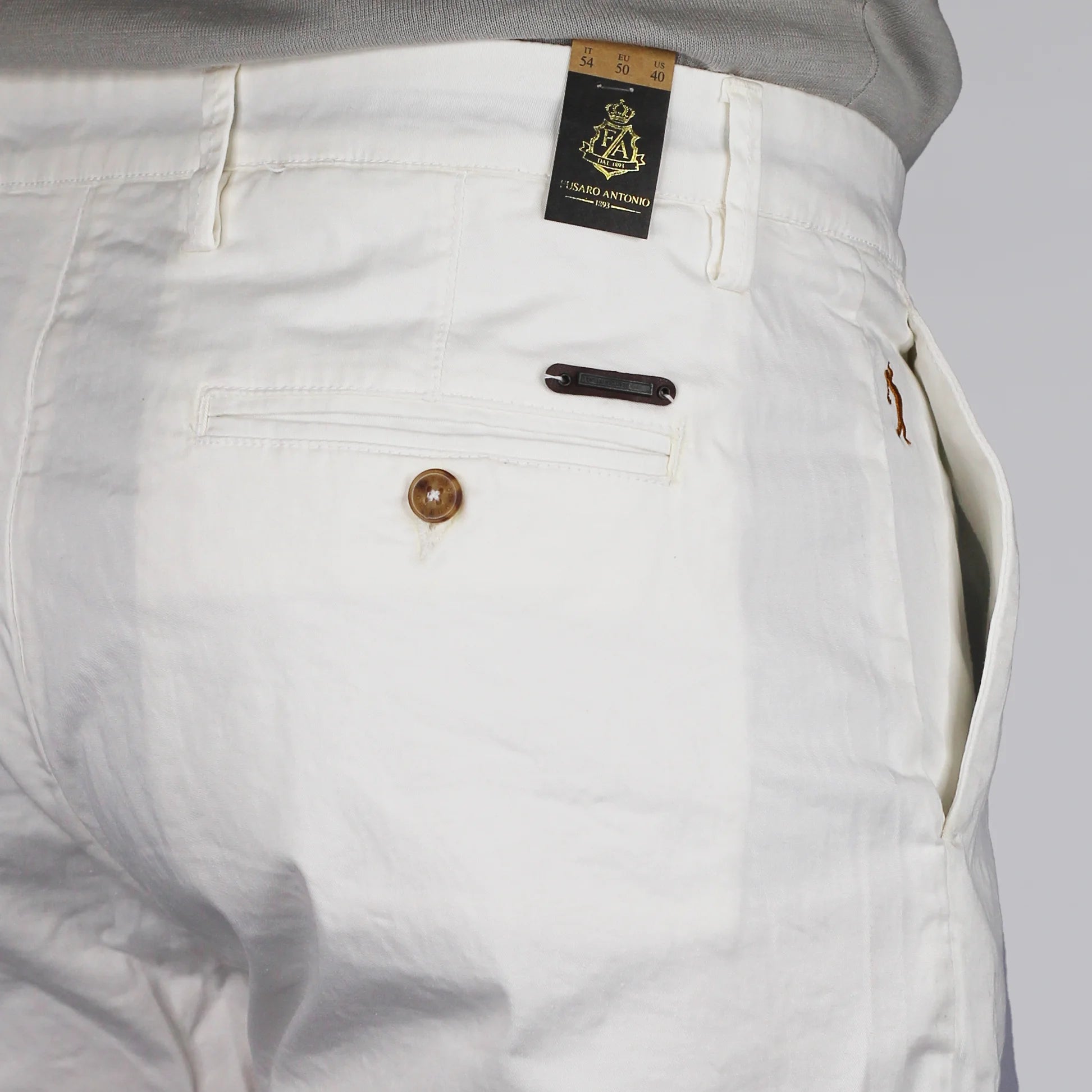 Shop Fusaro chino cotton shorts in Bianco (BE2400) or browse our range of men's Italian clothing and shoes in leather in-store at Aliverti Cape Town, or shop online. We deliver in South Africa & offer multiple payment plans as well as accept multiple safe & secure payment methods.