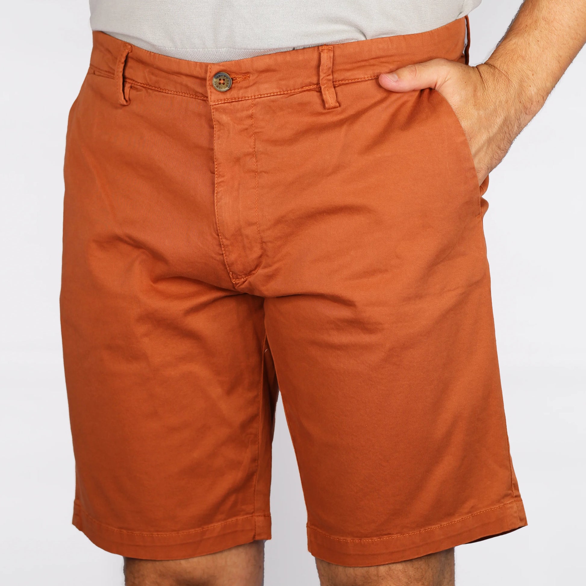 Shop Fusaro chino cotton shorts in orange (BE2400) or browse our range of men's Italian clothing and shoes in leather in-store at Aliverti Cape Town, or shop online. We deliver in South Africa & offer multiple payment plans as well as accept multiple safe & secure payment methods.