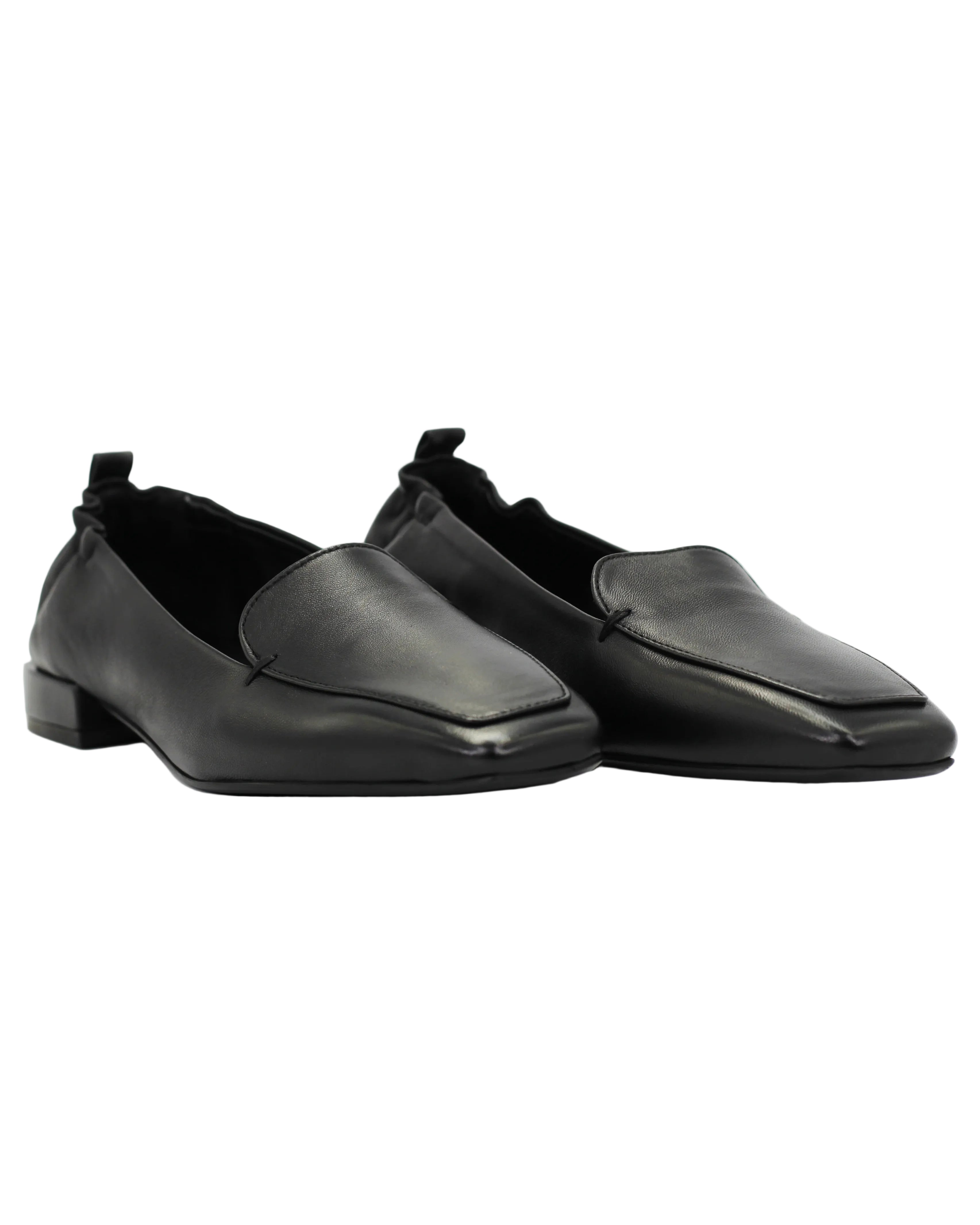 Shop Women's loafer in calf leather nero (DARIA18) or browse our range of men's Italian clothing and shoes in leather in-store at Aliverti Cape Town, or shop online. We deliver in South Africa & offer multiple payment plans as well as accept multiple safe & secure payment methods.