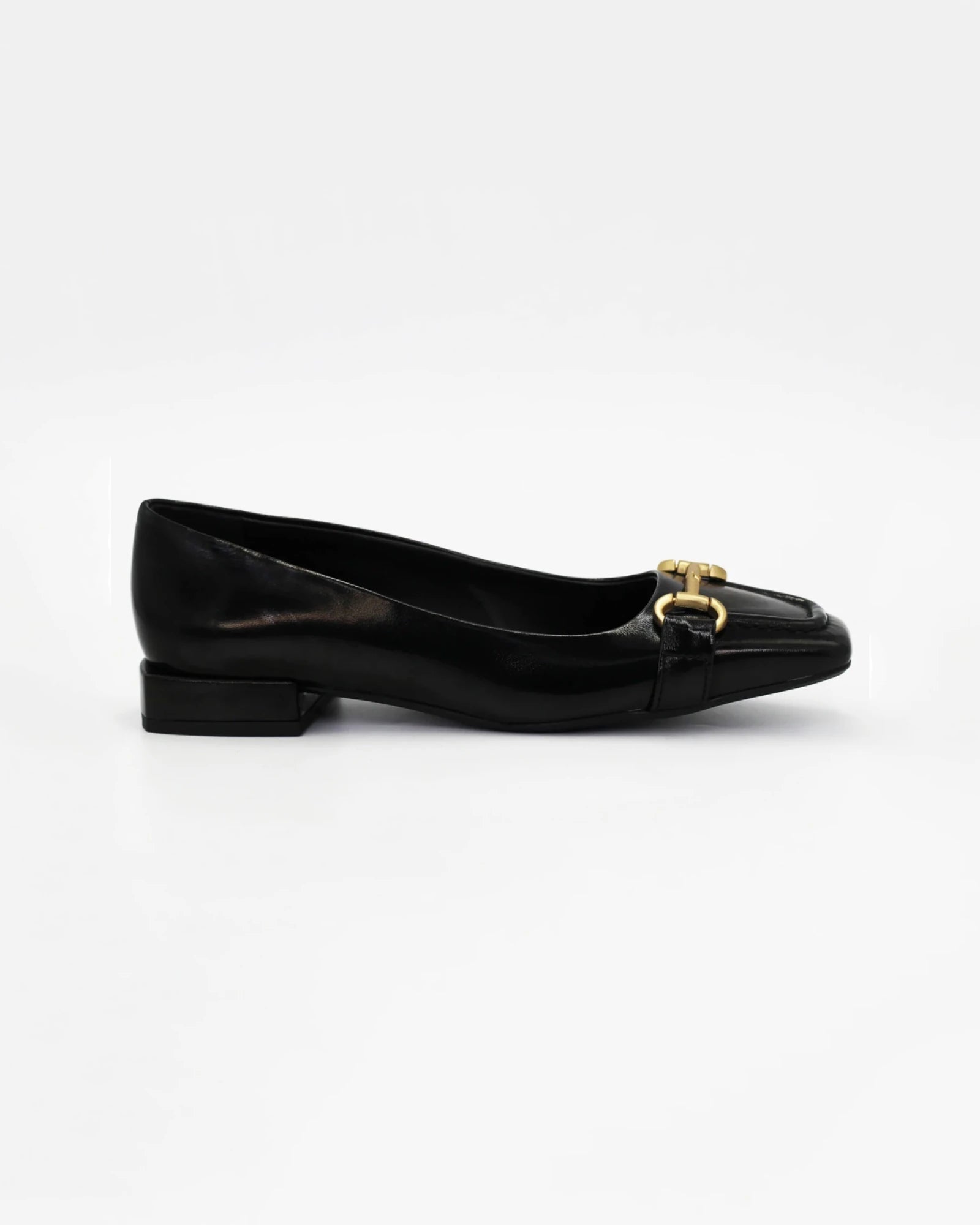 Shop Women's pump with buckle in calf leather nero (DARIA54) or browse our range of men's Italian clothing and shoes in leather in-store at Aliverti Cape Town, or shop online. We deliver in South Africa & offer multiple payment plans as well as accept multiple safe & secure payment methods.