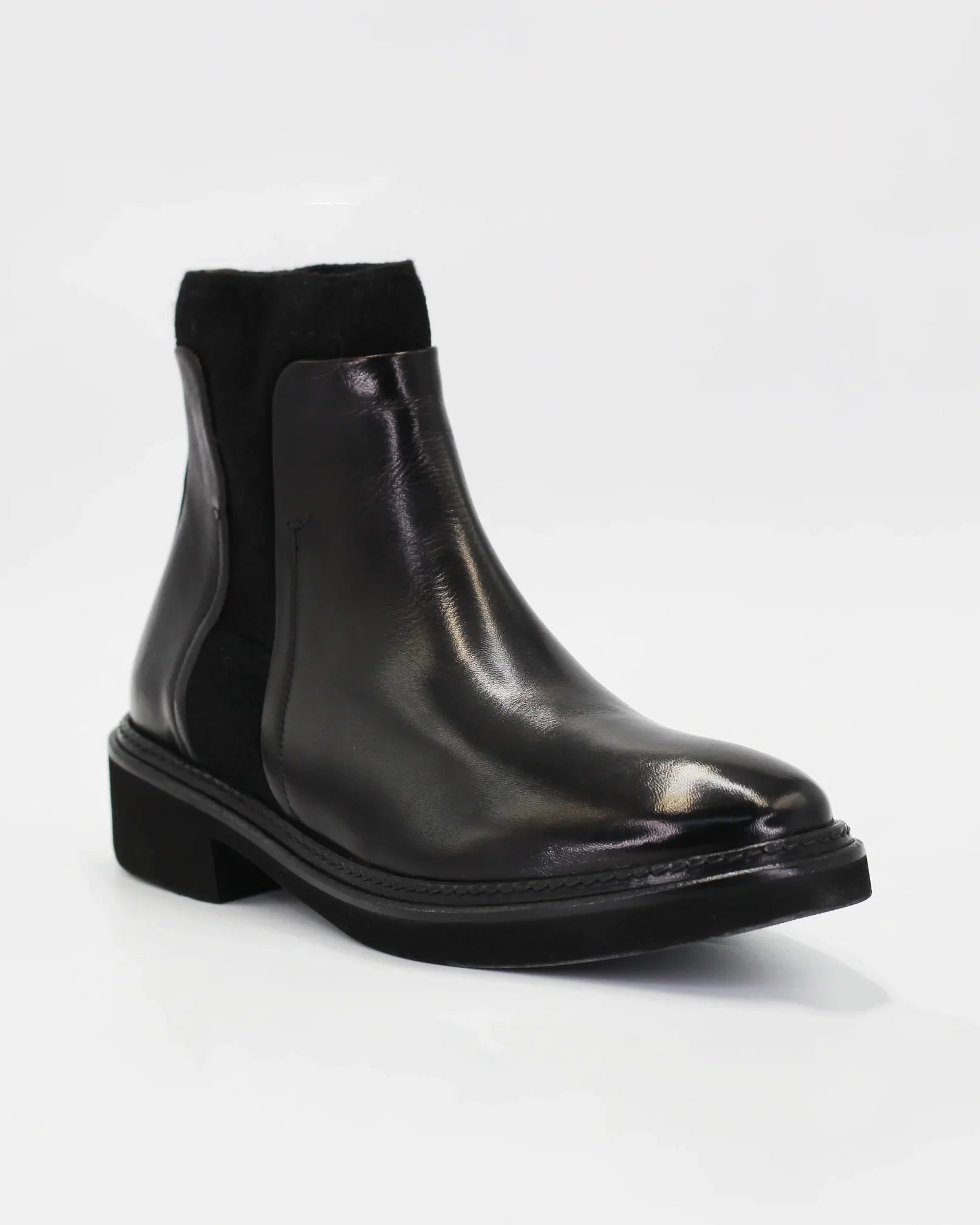 Shop Women's ankle boot in calf leather nero (CDM82) or browse our range of men's Italian clothing and shoes in leather in-store at Aliverti Cape Town, or shop online. We deliver in South Africa & offer multiple payment plans as well as accept multiple safe & secure payment methods.