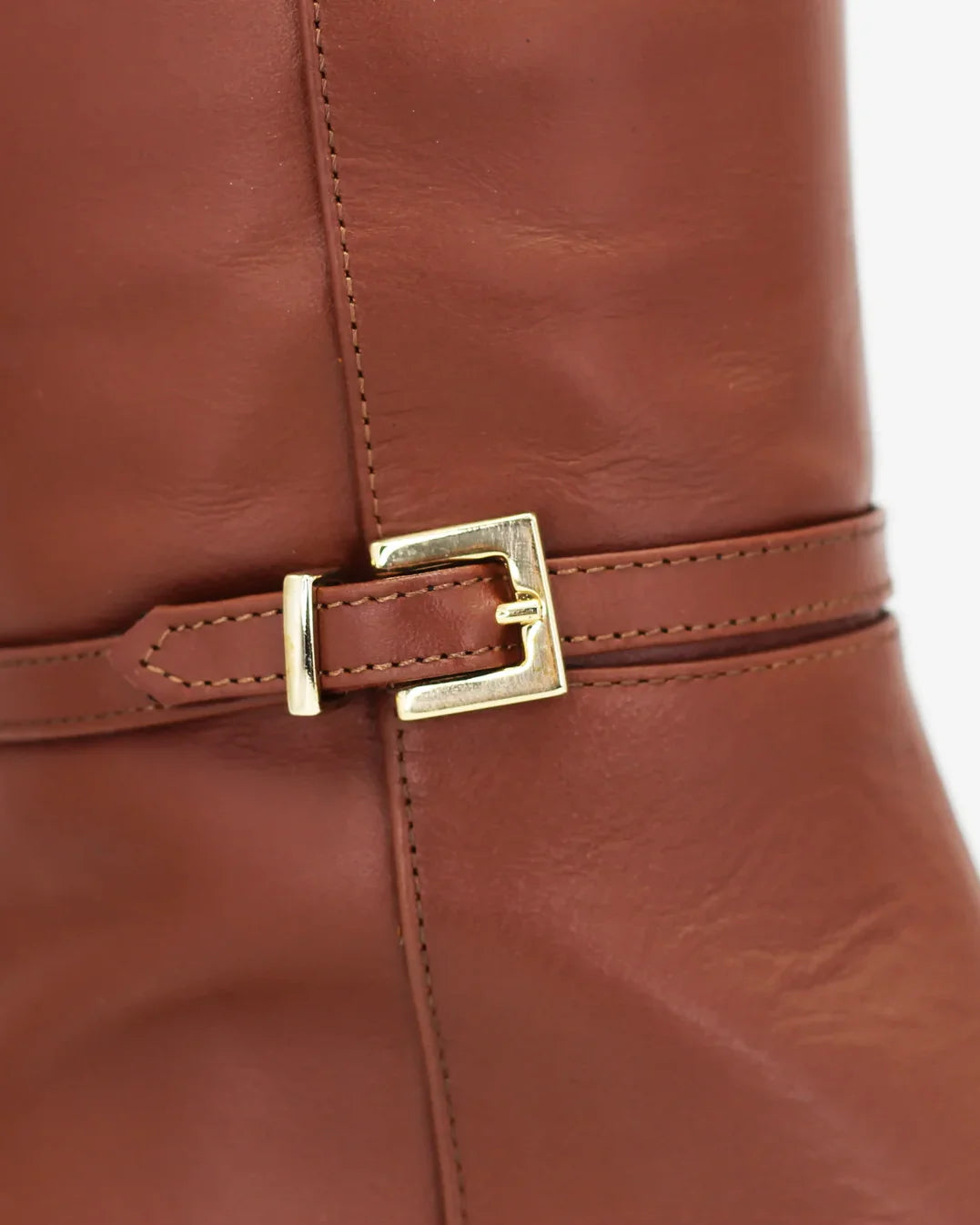 Shop Women's heeled equestrian boot in calf leather Mogano (JENNY4) or browse our range of men's Italian clothing and shoes in leather in-store at Aliverti Cape Town, or shop online. We deliver in South Africa & offer multiple payment plans as well as accept multiple safe & secure payment methods.