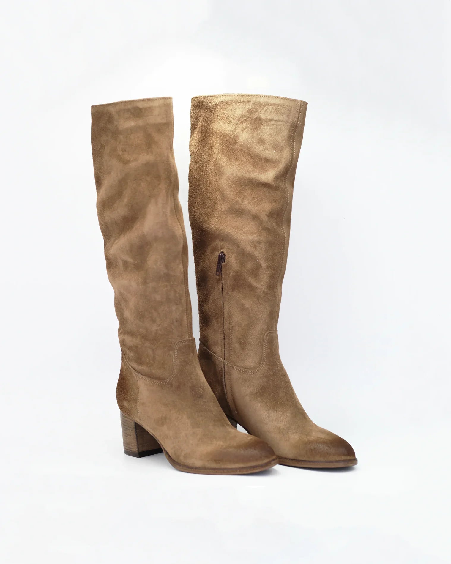 Shop Women's equestrian boot block heel in calf leather suede sigaro (GC5503) or browse our range of men's Italian clothing and shoes in leather in-store at Aliverti Cape Town, or shop online. We deliver in South Africa & offer multiple payment plans as well as accept multiple safe & secure payment methods.