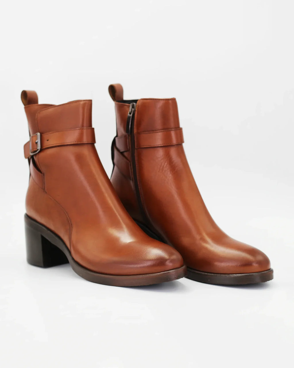 Shop Women's heeled ankle boot in calf leather cuoio (GC2560) or browse our range of men's Italian clothing and shoes in leather in-store at Aliverti Cape Town, or shop online. We deliver in South Africa & offer multiple payment plans as well as accept multiple safe & secure payment methods.
