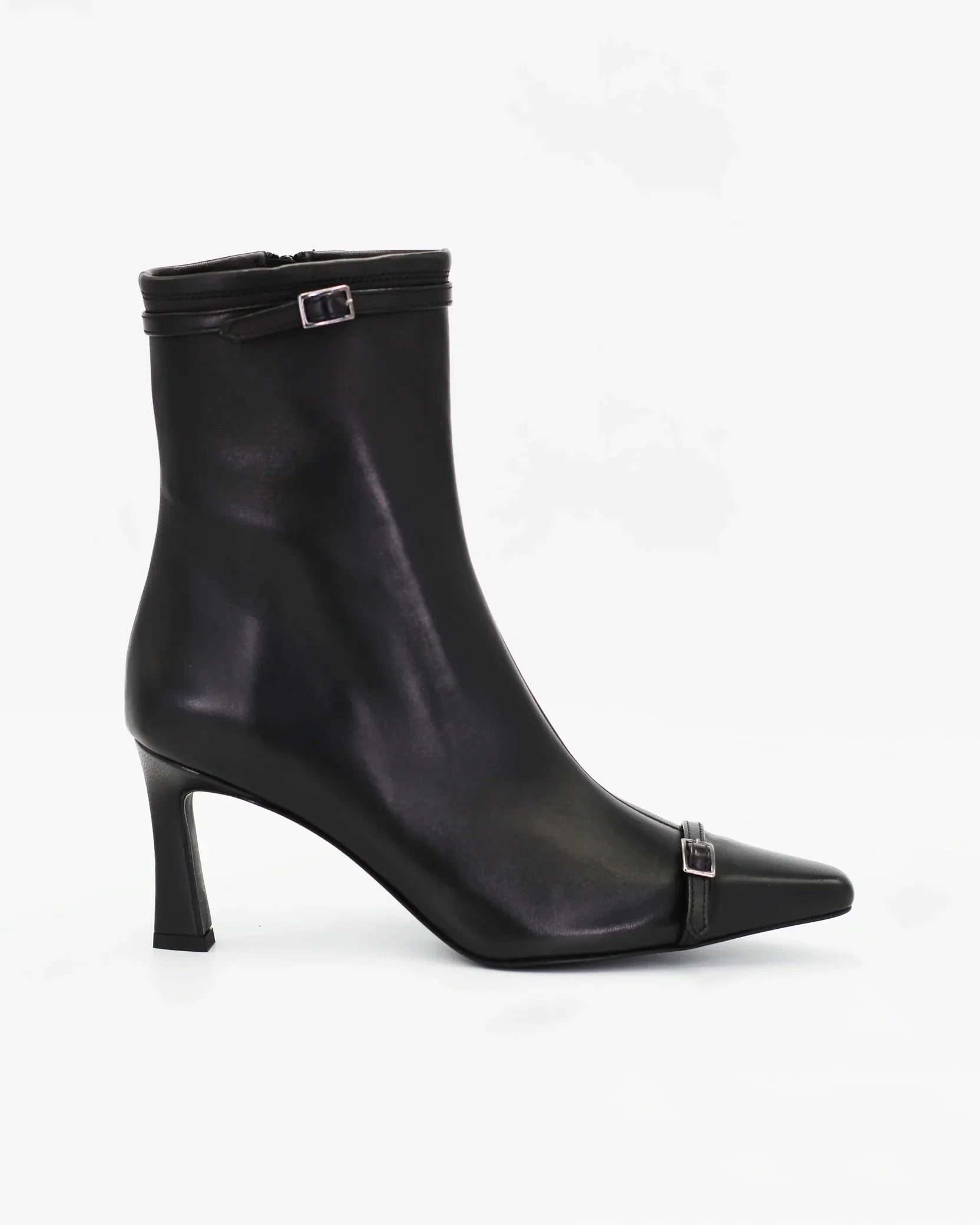 Shop Women's heeled ankle boot with buckles in calf leather nero (ALBA20) or browse our range of men's Italian clothing and shoes in leather in-store at Aliverti Cape Town, or shop online. We deliver in South Africa & offer multiple payment plans as well as accept multiple safe & secure payment methods.