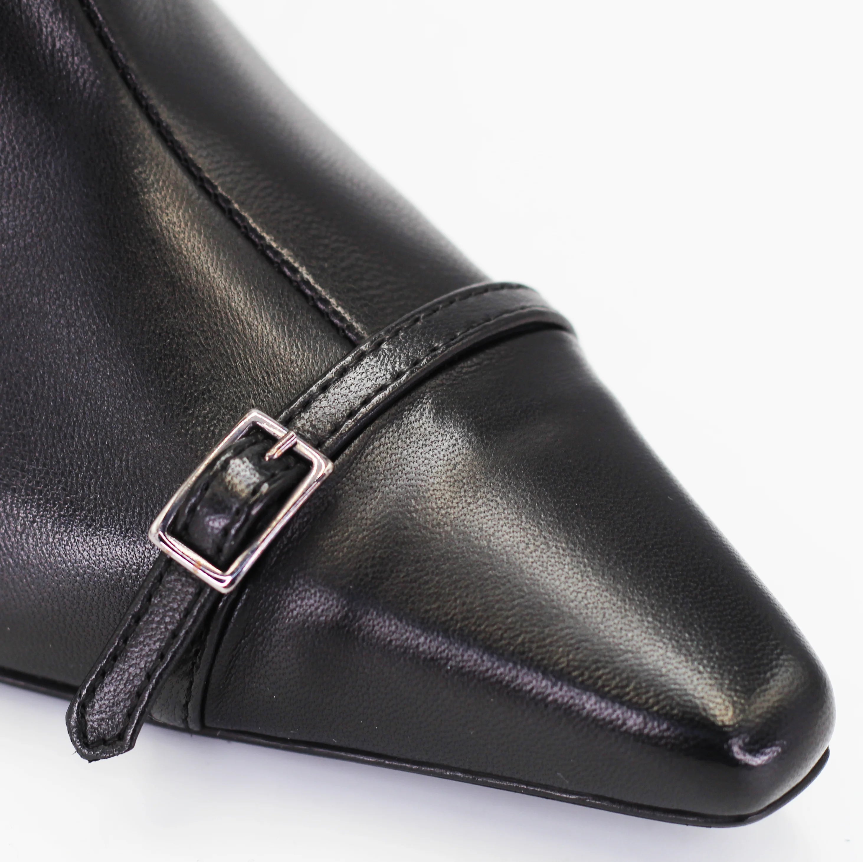 Shop Women's heeled ankle boot with buckles in calf leather nero (ALBA20) or browse our range of men's Italian clothing and shoes in leather in-store at Aliverti Cape Town, or shop online. We deliver in South Africa & offer multiple payment plans as well as accept multiple safe & secure payment methods.