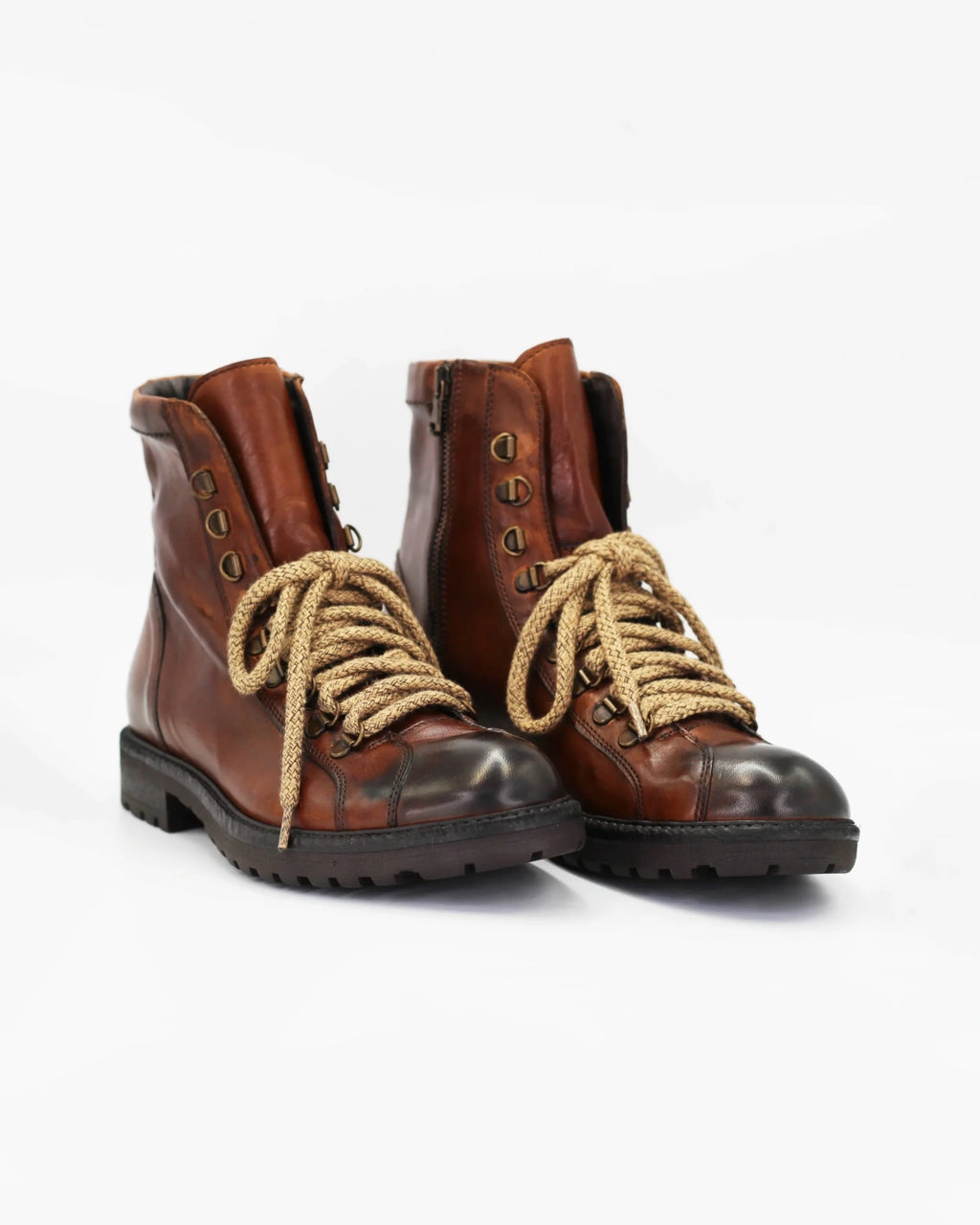Shop Men's boot in calf leather cuoio scuro (JP3830/2808) or browse our range of men's Italian clothing and shoes in leather in-store at Aliverti Cape Town, or shop online. We deliver in South Africa & offer multiple payment plans as well as accept multiple safe & secure payment methods.