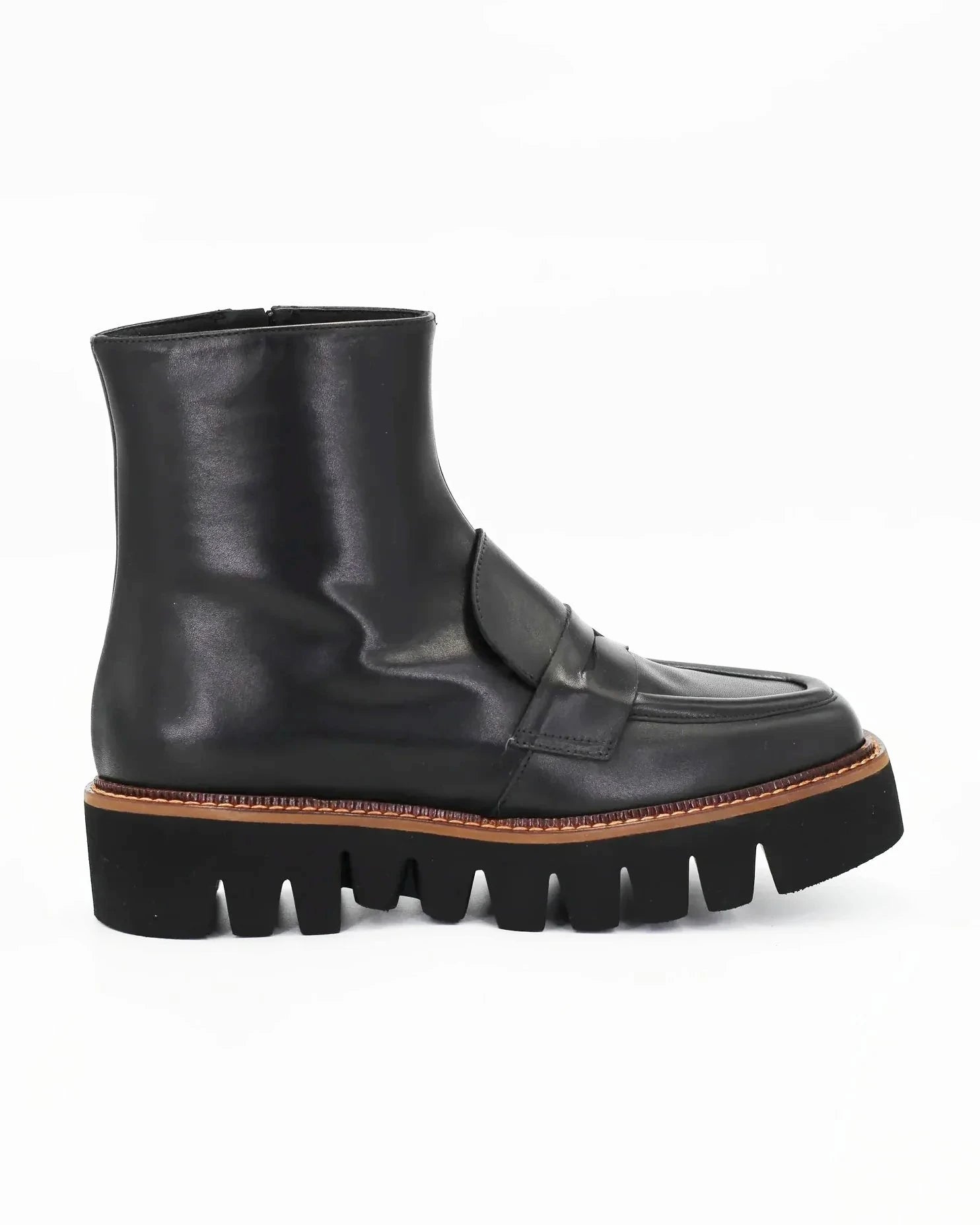 Shop Women's chunky loafer style ankle boot in calf leather nero (MP3701) or browse our range of men's Italian clothing and shoes in leather in-store at Aliverti Cape Town, or shop online. We deliver in South Africa & offer multiple payment plans as well as accept multiple safe & secure payment methods.