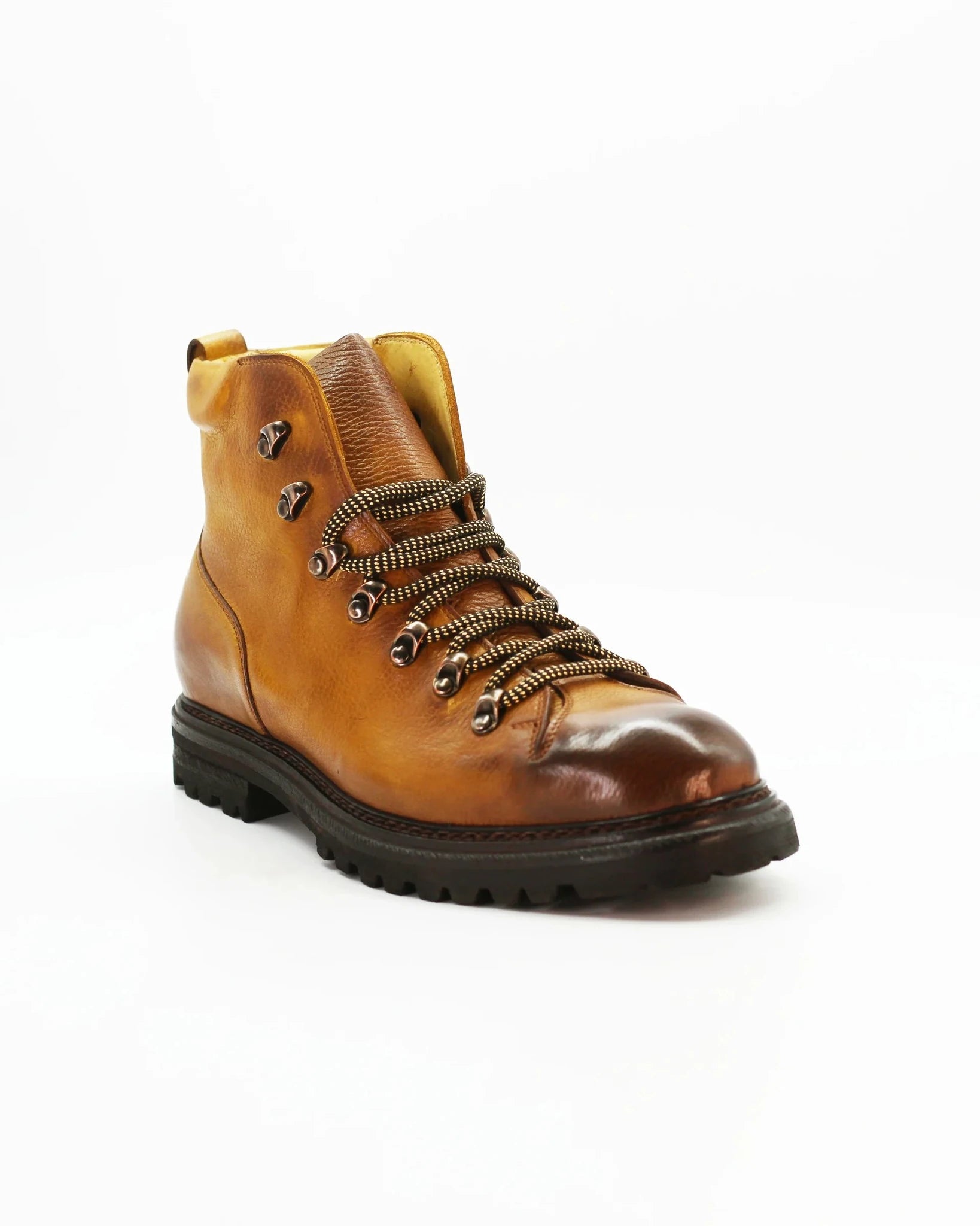 Shop Men's Ankle Boot in Leather Giallo or browse our range of hand-made Italian shoes in leather or suede in-store at Aliverti Cape Town, or shop online. We deliver in South Africa & offer multiple payment plans as well as accept multiple safe & secure payment methods.