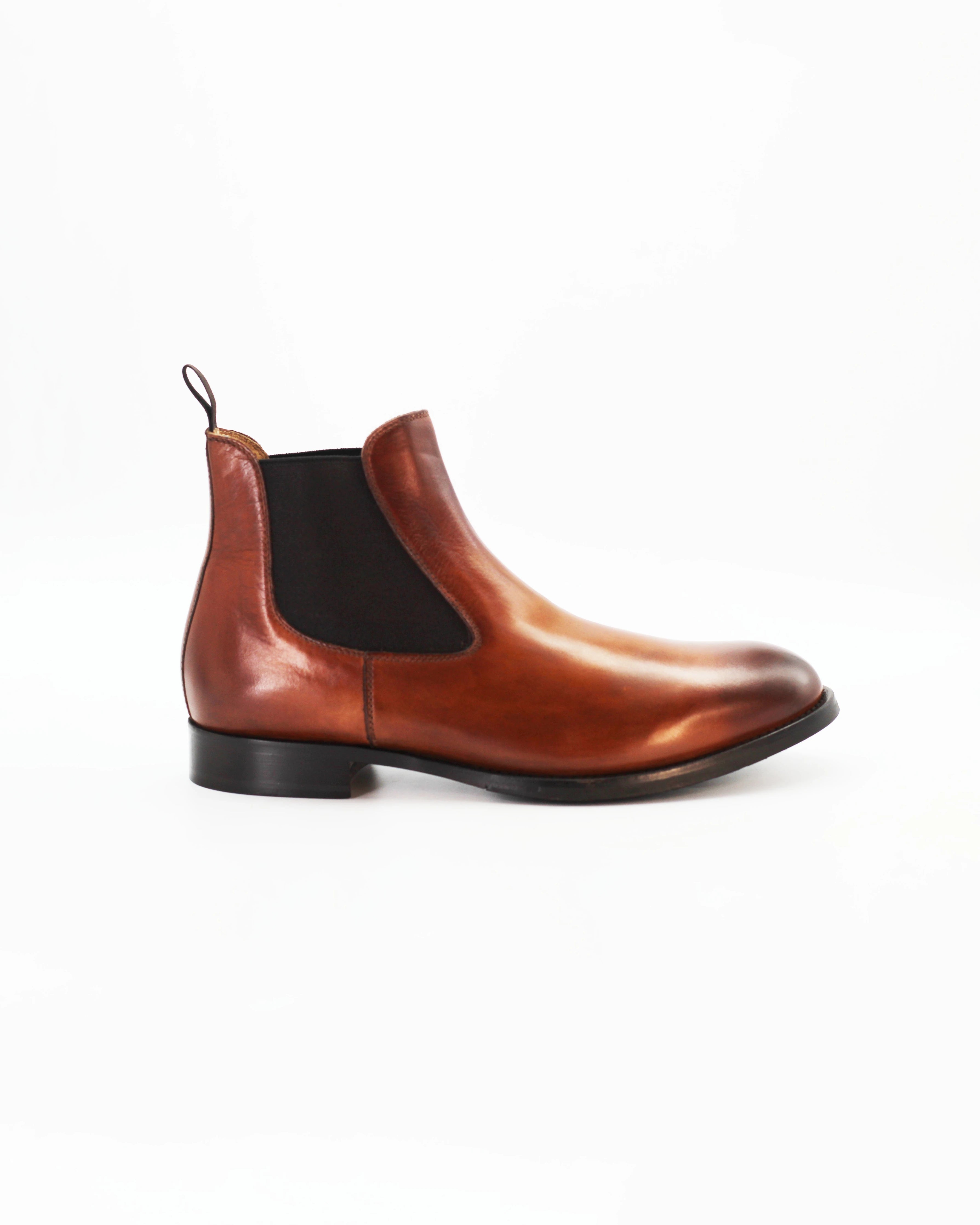 Shop Men's Chelsea Boot in Leather Cuoio or browse our range of hand-made Italian shoes in leather or suede in-store at Aliverti Cape Town, or shop online. We deliver in South Africa & offer multiple payment plans as well as accept multiple safe & secure payment methods.