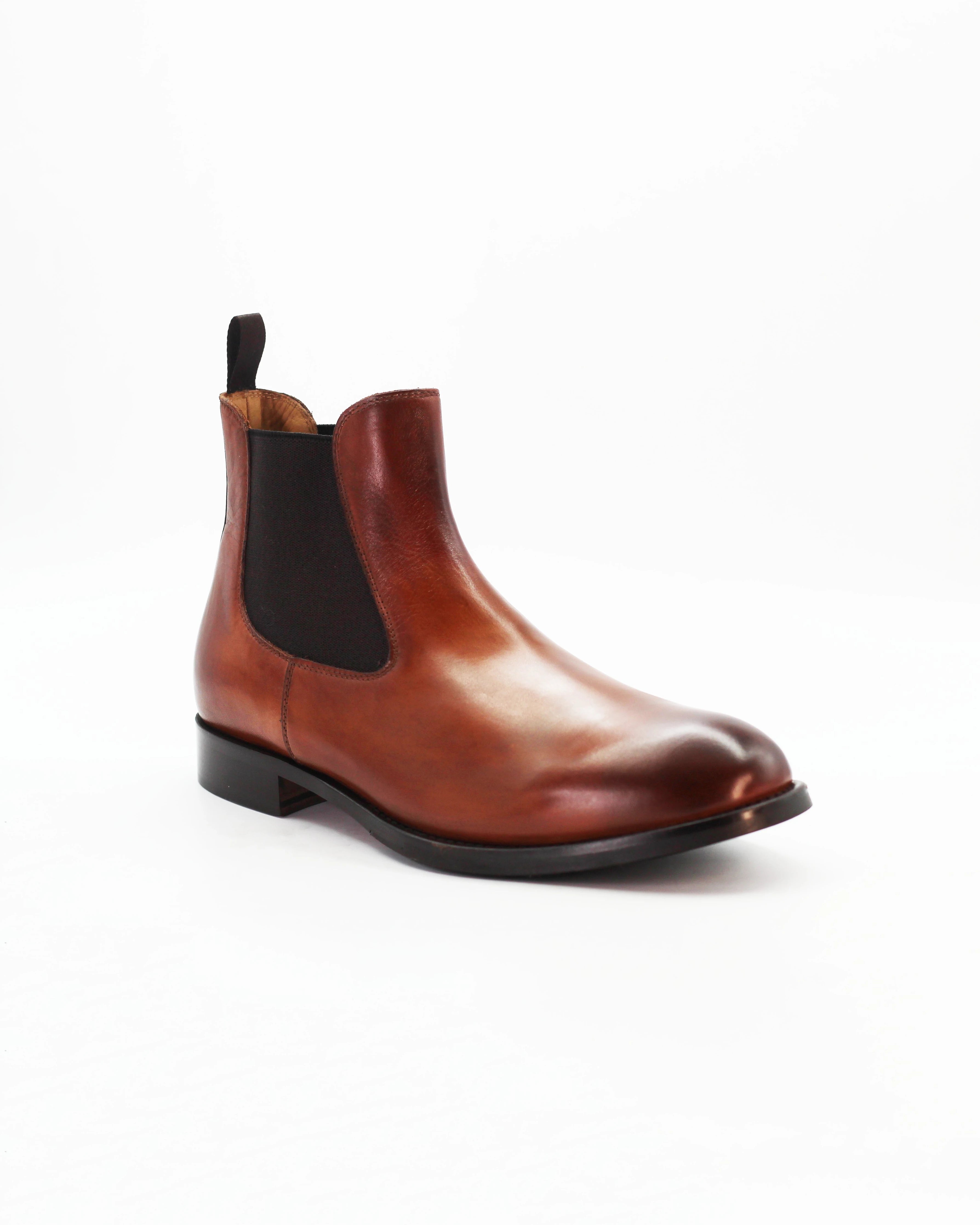 Shop Men's Chelsea Boot in Leather Cuoio or browse our range of hand-made Italian shoes in leather or suede in-store at Aliverti Cape Town, or shop online. We deliver in South Africa & offer multiple payment plans as well as accept multiple safe & secure payment methods.