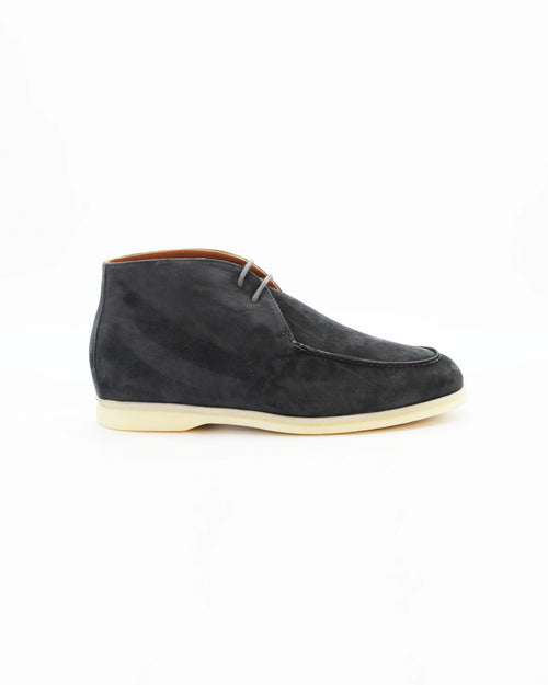 Shop Men's Chukka Boot in Leather Suede Blu Grigio or browse our range of hand-made Italian shoes in leather or suede in-store at Aliverti Cape Town, or shop online. We deliver in South Africa & offer multiple payment plans as well as accept multiple safe & secure payment methods.